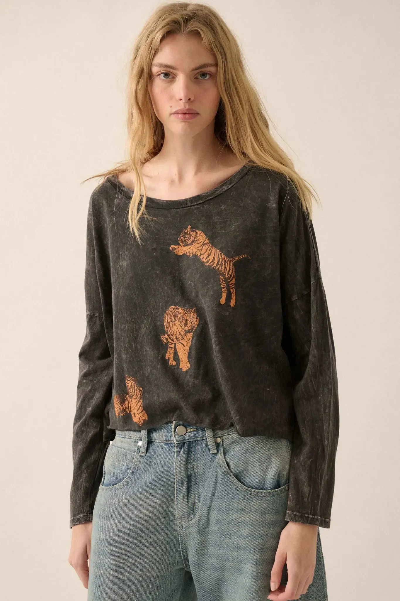 Tiger Trio Cropped Long-Sleeve Graphic Tee sold by Promesa product image thumbnail 4