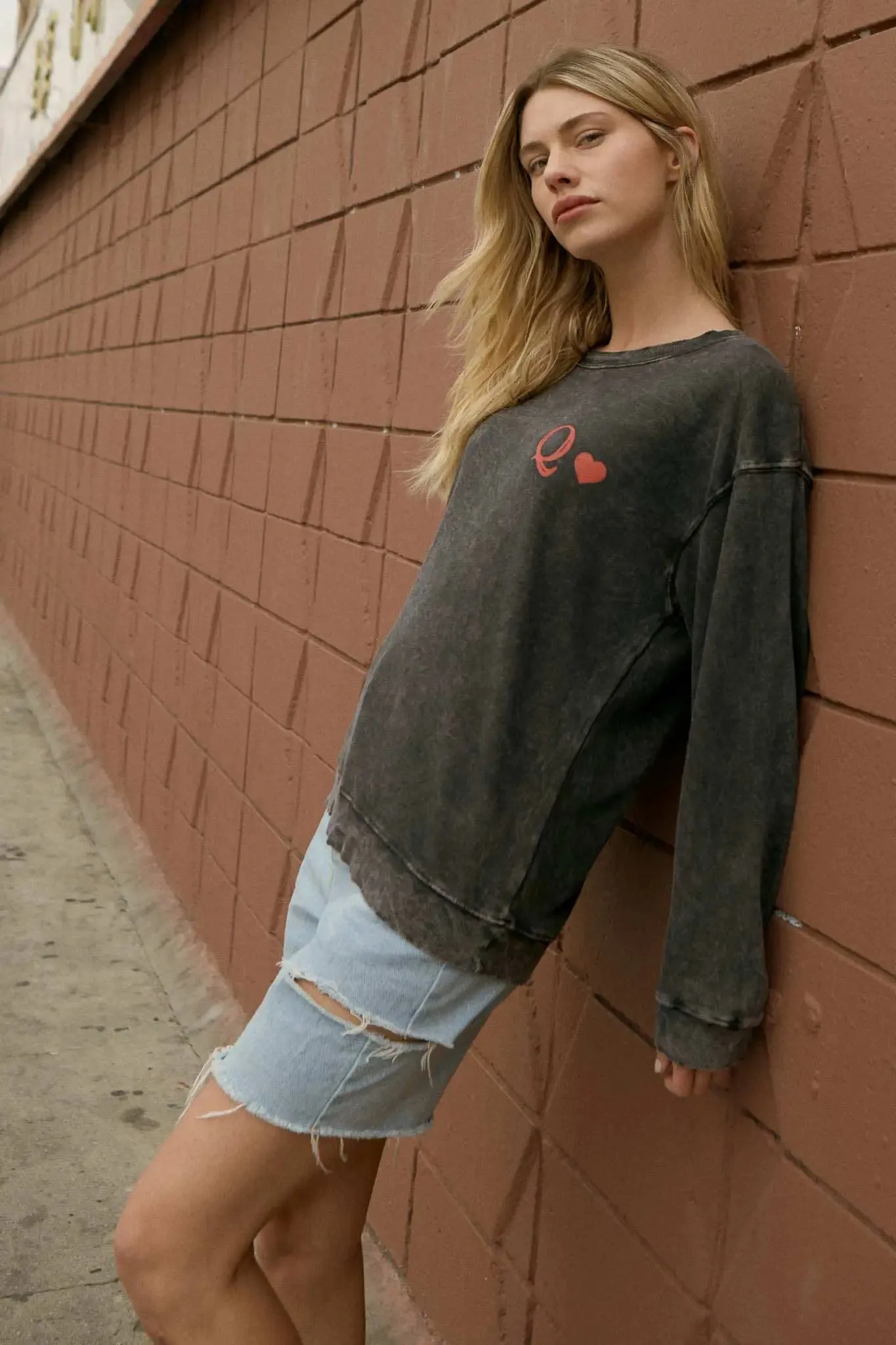 Queen of Hearts Back-Print Graphic Sweatshirt sold by Promesa