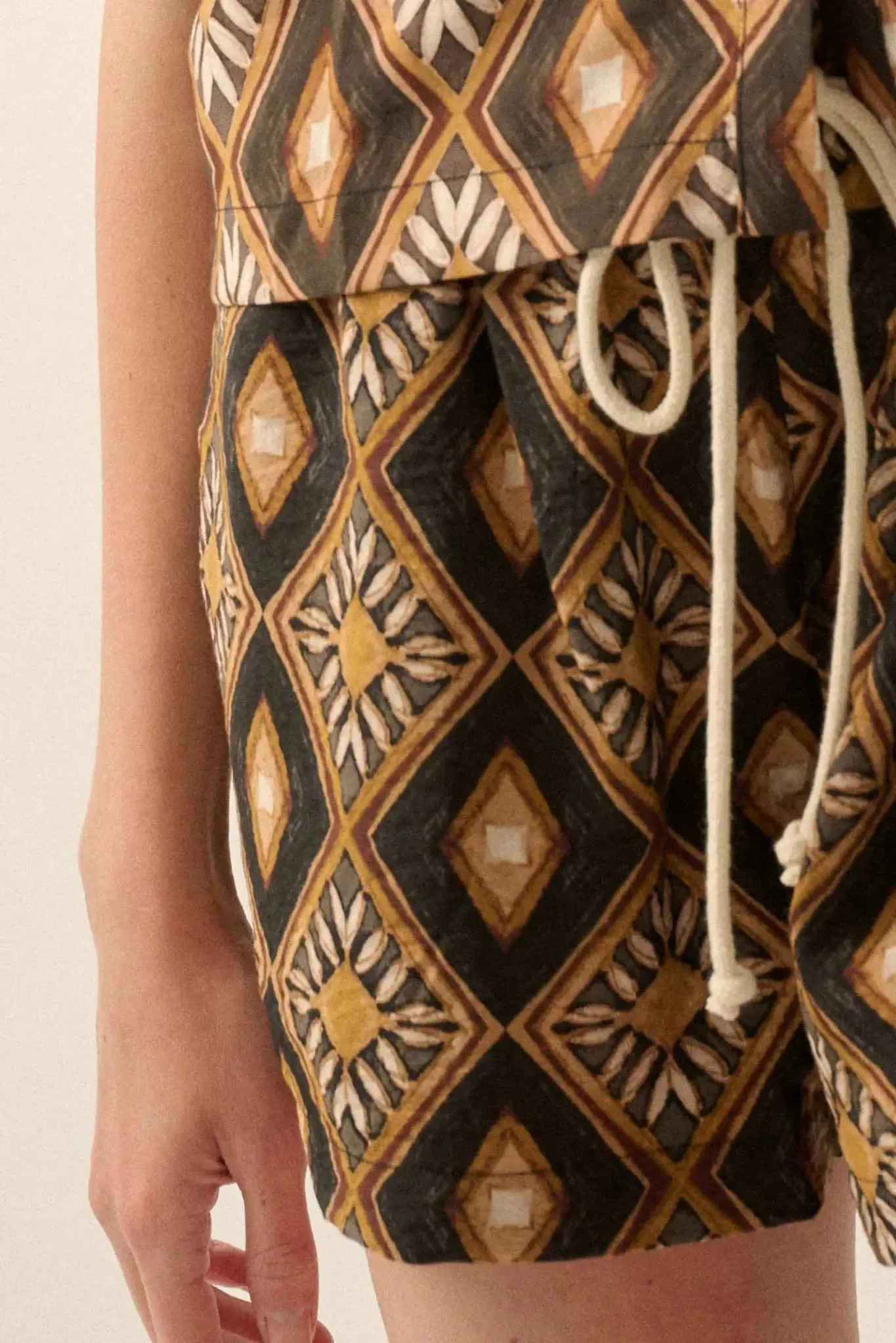 Bronze Bouquet Geometric Floral Drawstring Shorts sold by Promesa product image thumbnail 5