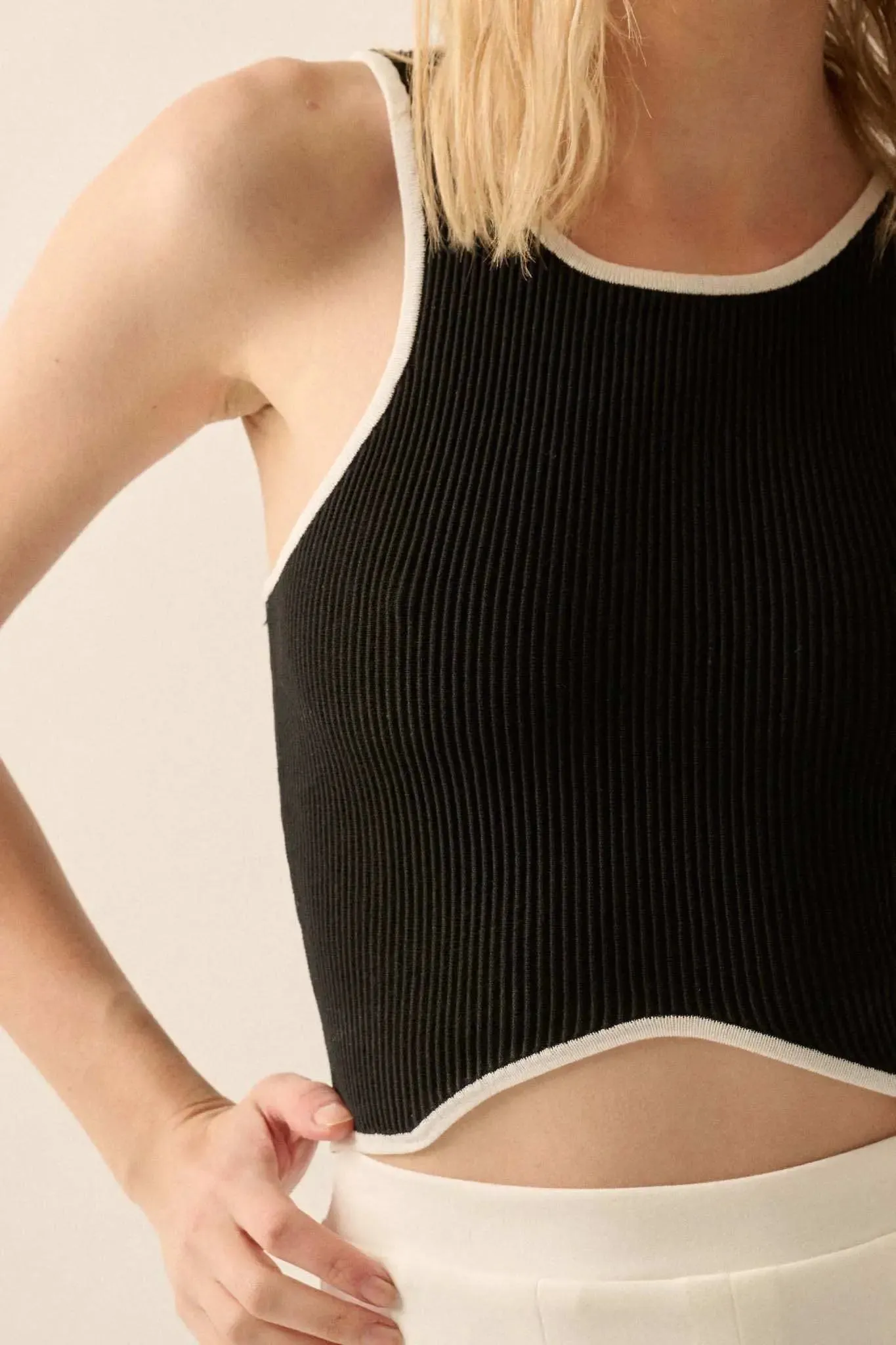 Shaper Fit Cropped Rib-Knit Curved Hem Tank Top sold by Promesa product image thumbnail 4