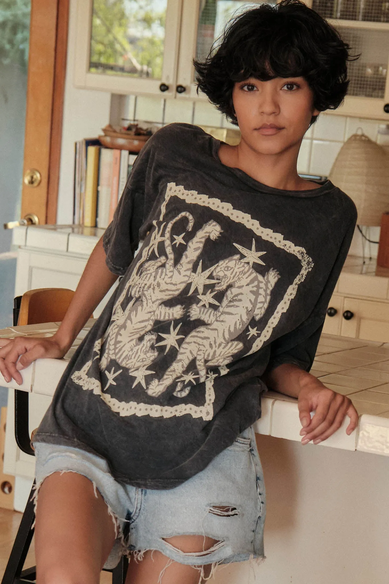 Twin Tigers Vintage-Wash Oversize Graphic Tee sold by Promesa product image thumbnail 3