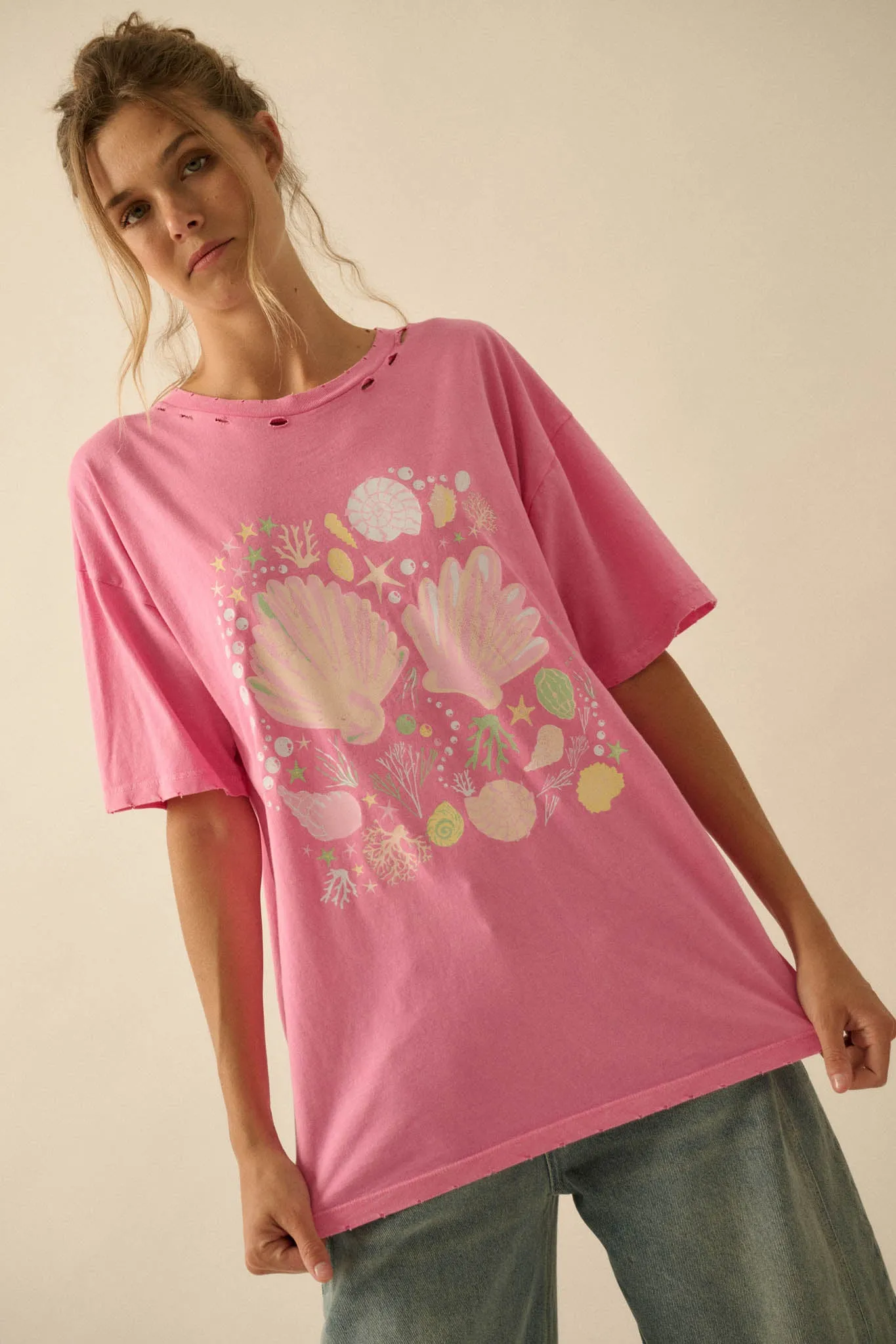 By the Seashore Distressed Seashell Graphic Tee sold by Promesa product image thumbnail 4