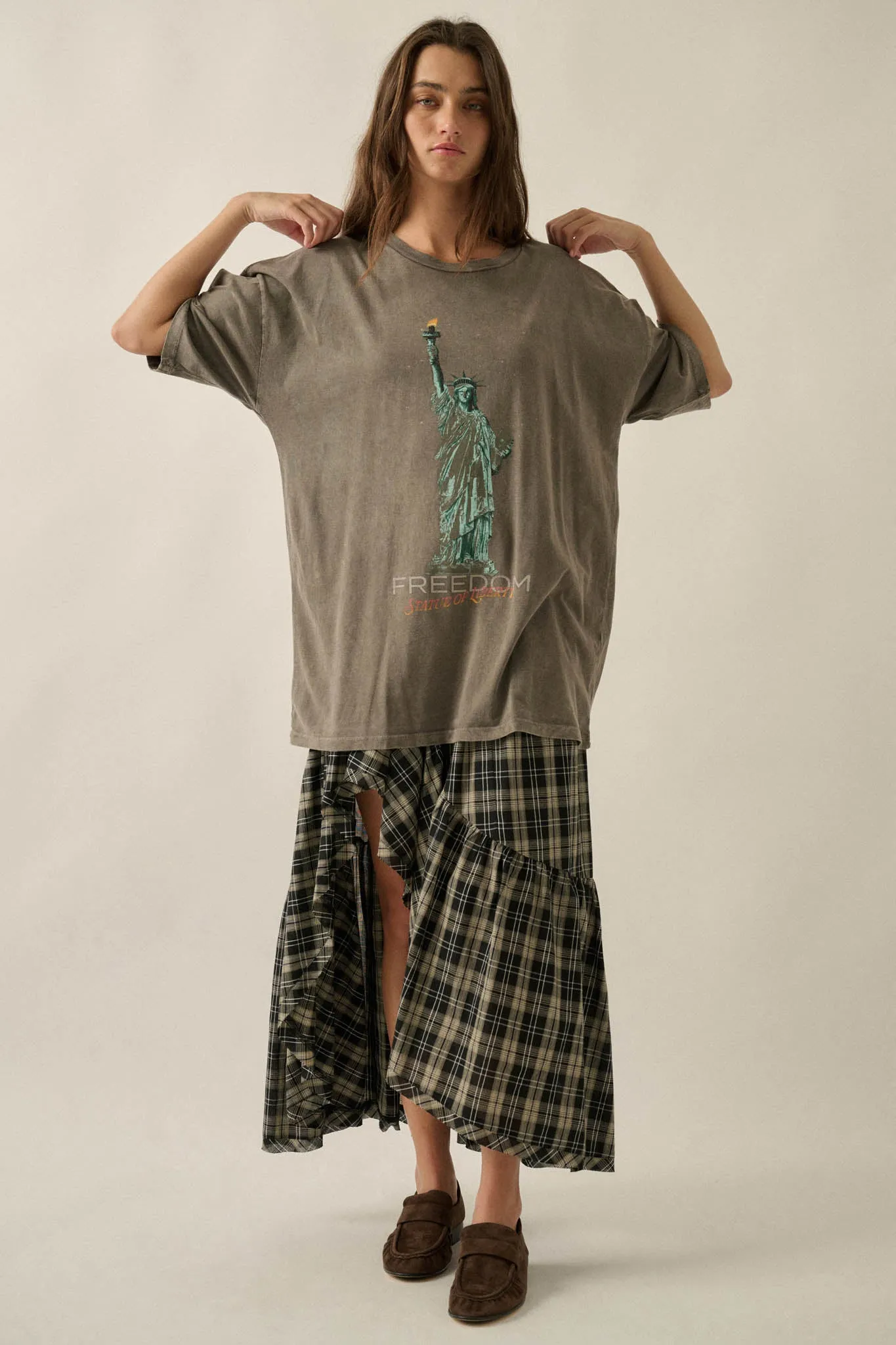 Lady Liberty Vintage-Wash Oversize Graphic Tee sold by Promesa product image thumbnail 3