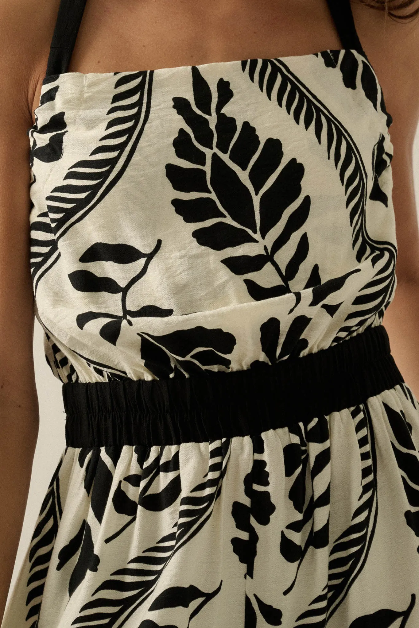 Jungle Queen Tropical-Print Wide-Leg Halter Jumpsuit sold by Promesa product image thumbnail 5