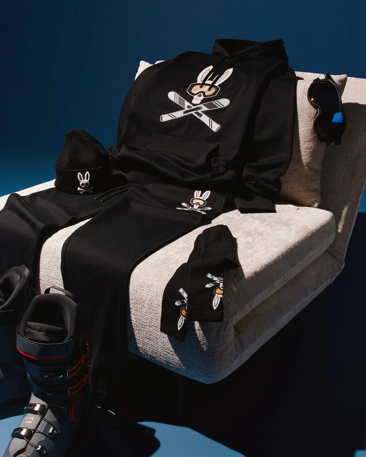 MENS INDIGO SKI BUNNY SWEATPANT - MB0800038 sold by Psycho Bunny product image thumbnail 2