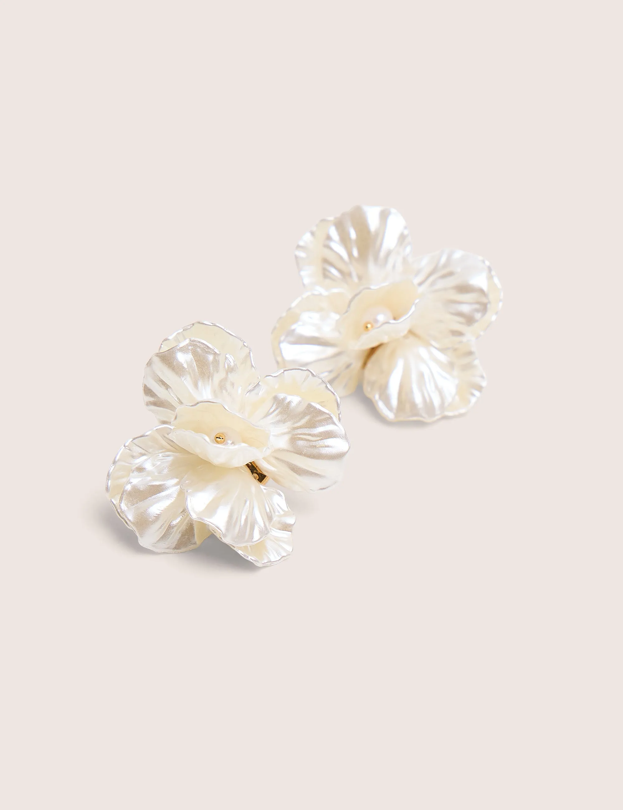Flower Stud Earring Pearl White sold by Public Desire product image thumbnail 2