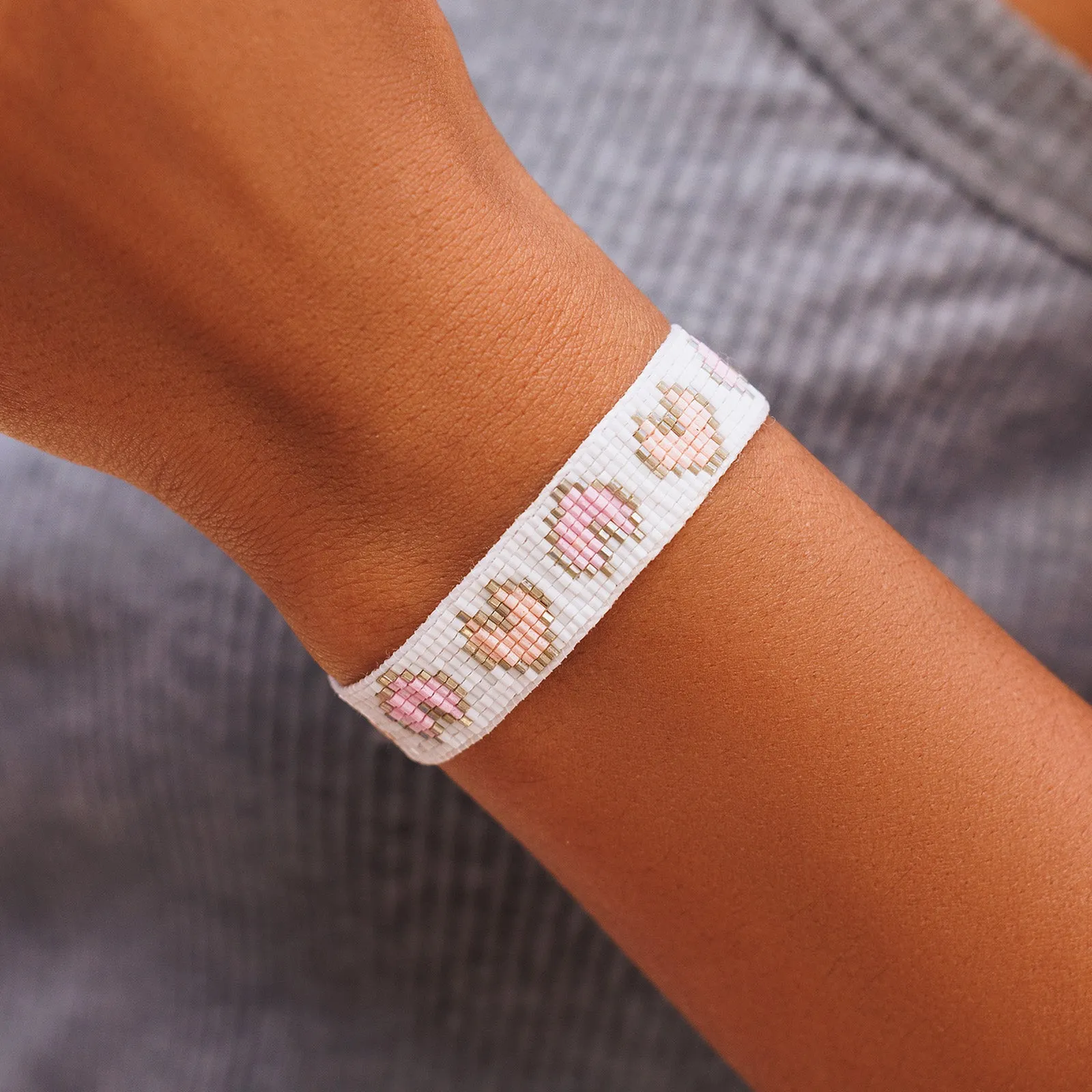 Woven Seed Bead Heart Bracelet sold by Pura Vida product image thumbnail 3