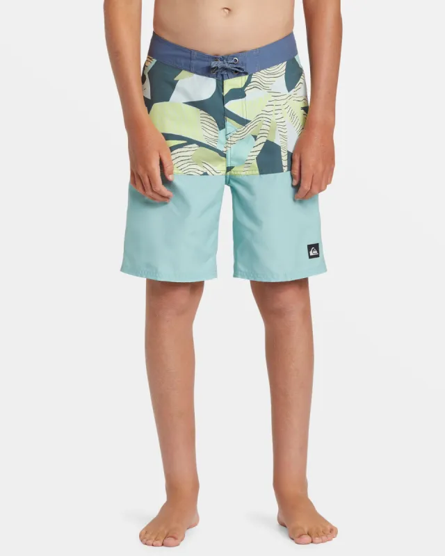 Boys 8-16 Everyday Division 17" Boardshorts - Aquifer made by Quiksilver