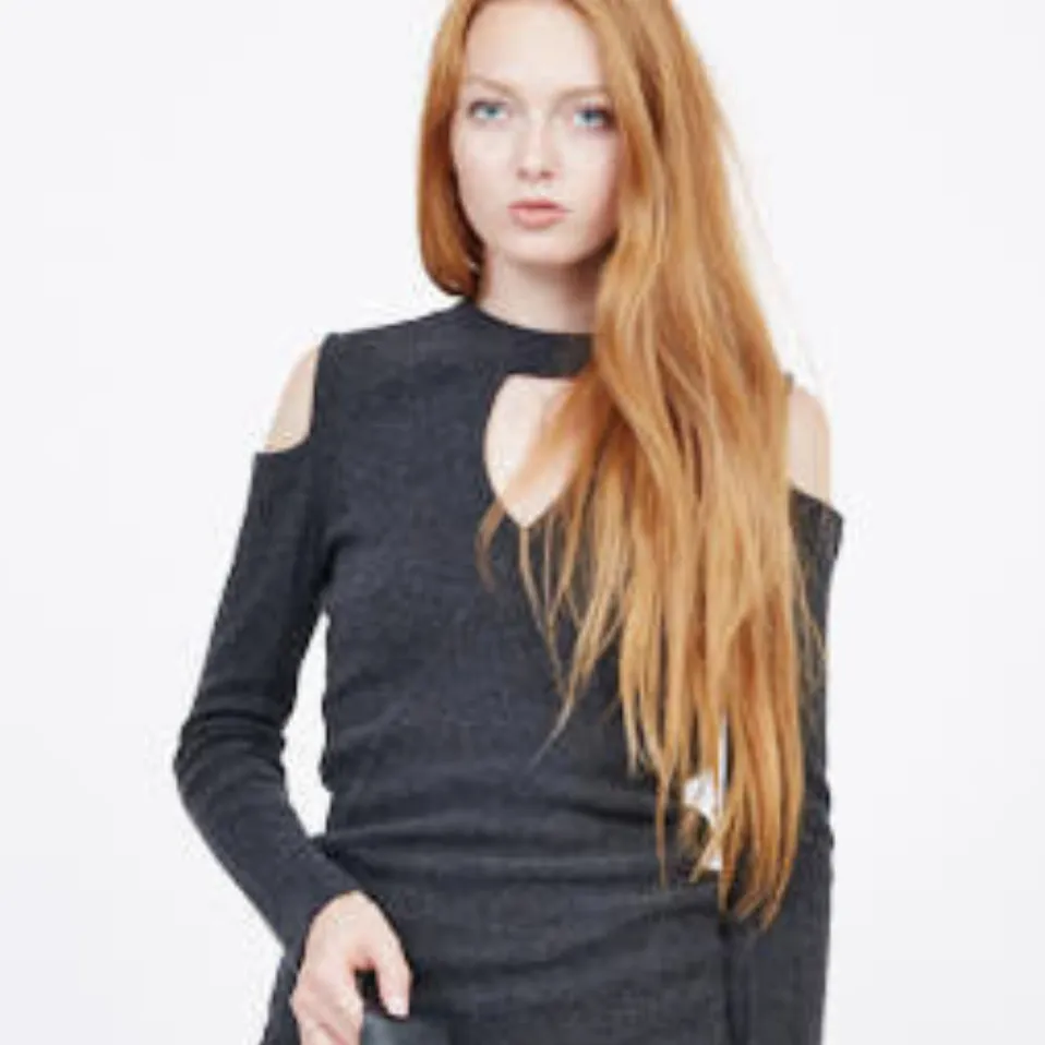 CASHMERE COLD SHOULDER sold by Quinn product image thumbnail 3