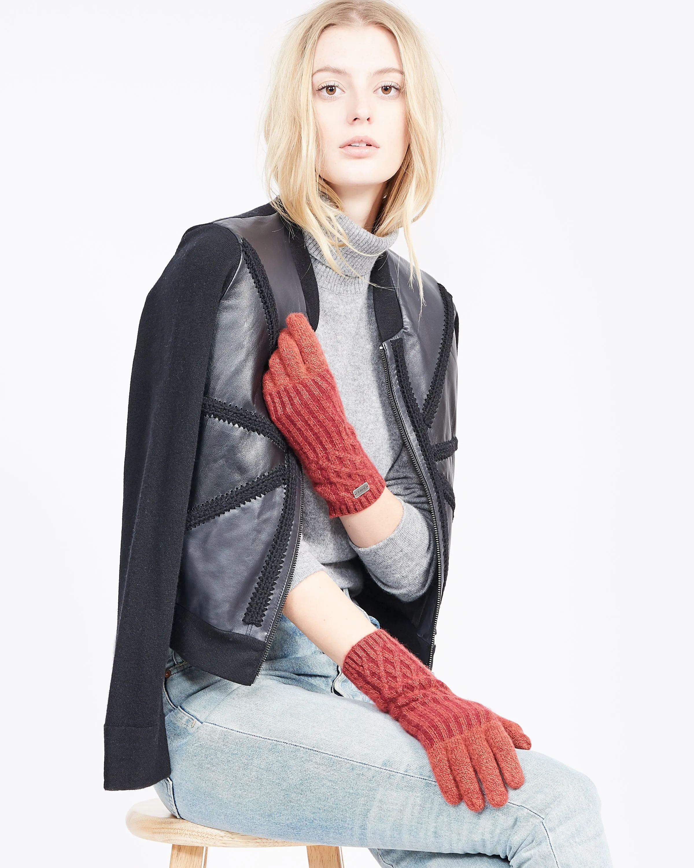 Fiora Cashmere Cable Glove sold by Quinn product image thumbnail 2