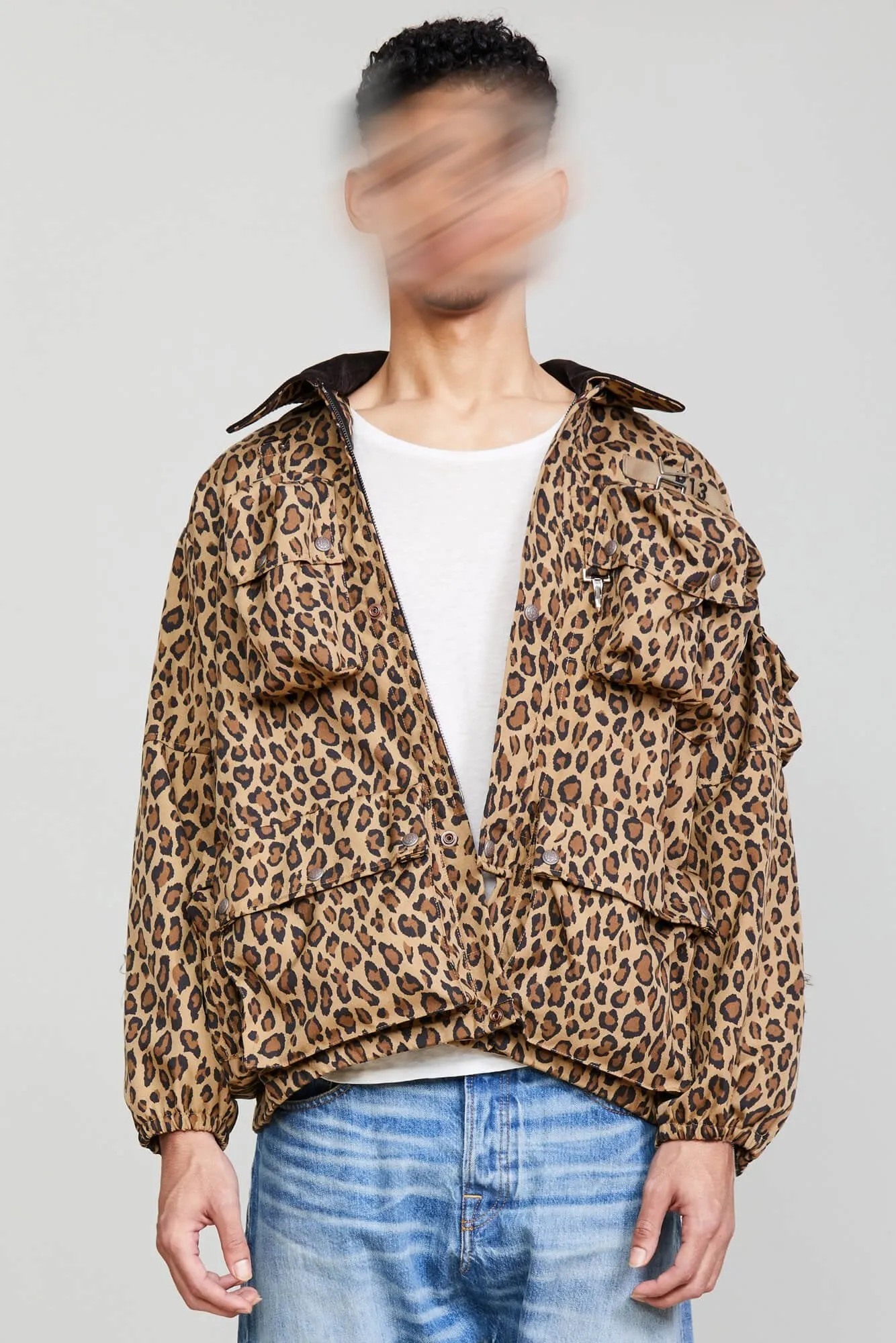 MULTIPOCKET WINDBREAKER - PRINTED LEOPARD sold by R13