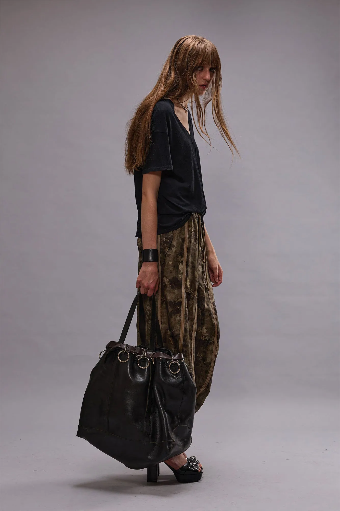 BALLOON PANTS WITH DOUBLE SEAM - OLIVE FLORAL sold by R13