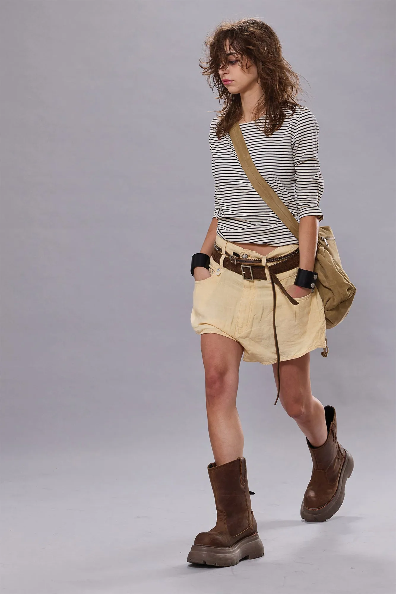 DOUBLE LOOP VENTI SHORT - MAIZE LINEN CHAMBRAY sold by R13