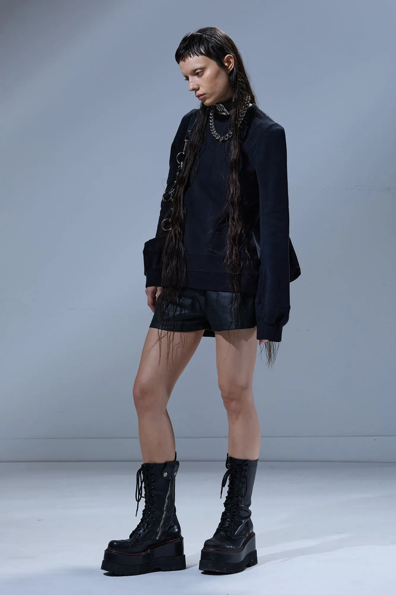 ELONGATED CREWNECK - BLACK sold by R13 product image thumbnail 2