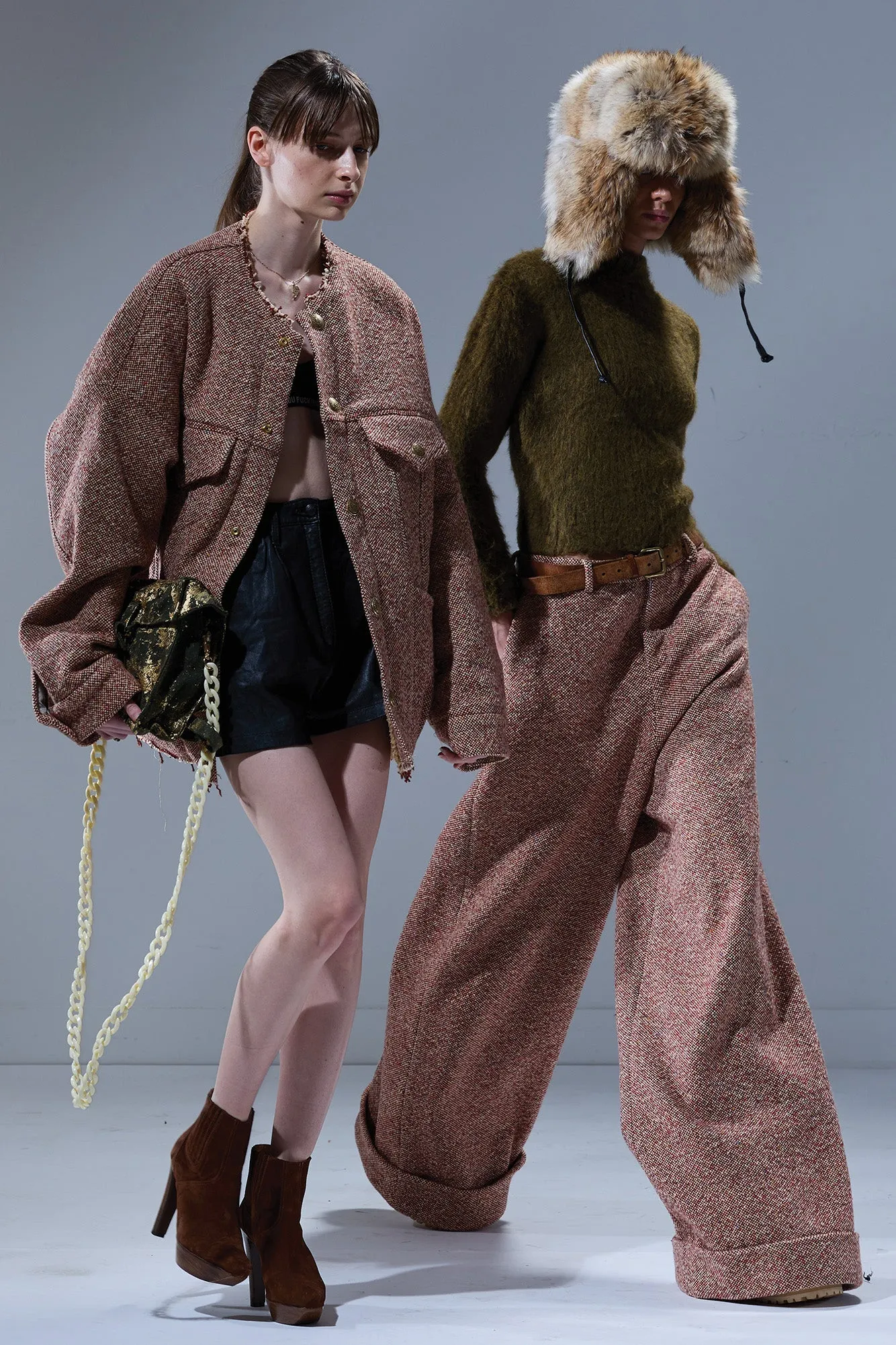 OVERSIZED SLOUCHY TROUSER - RED / CREAM sold by R13