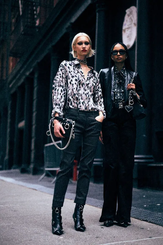 DROP NECK SHIRT - BLACK SILVER LEOPARD made by R13