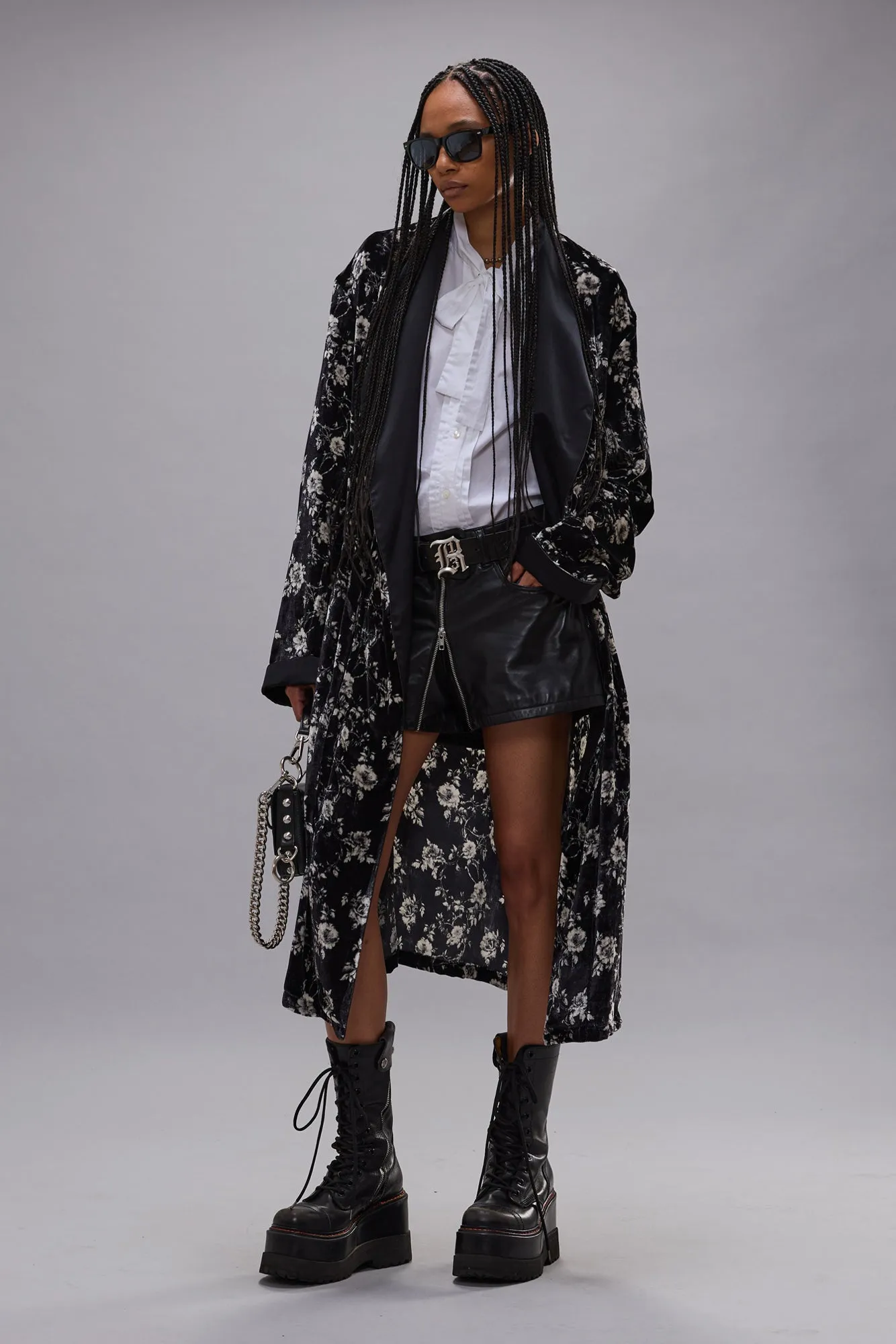 SMOKING ROBE W/PIPING - FLORAL ON BLACK sold by R13 product image thumbnail 3