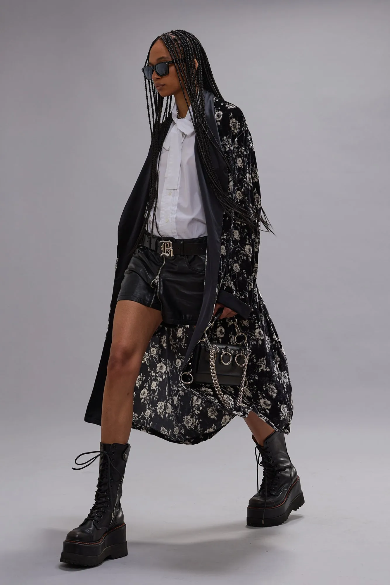 SMOKING ROBE W/PIPING - FLORAL ON BLACK sold by R13 product image thumbnail 2