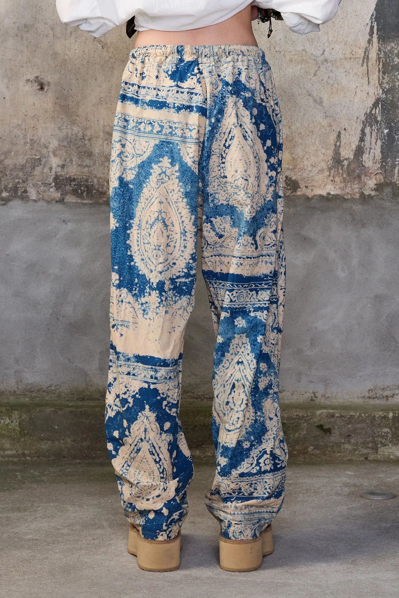 PLEATED RELAXED PANT WITH ELASTIC WAIST - BLUE FOUR BANDANA PRINT sold by R13 product image thumbnail 4