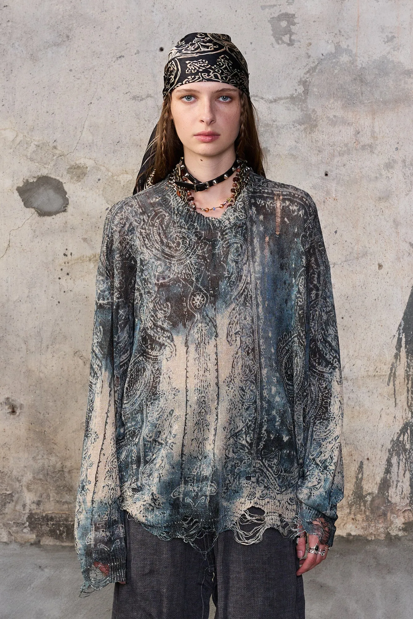 PRINTED BOYFRIEND SWEATER - BLUE FADED BANDANA sold by R13 product image thumbnail 4