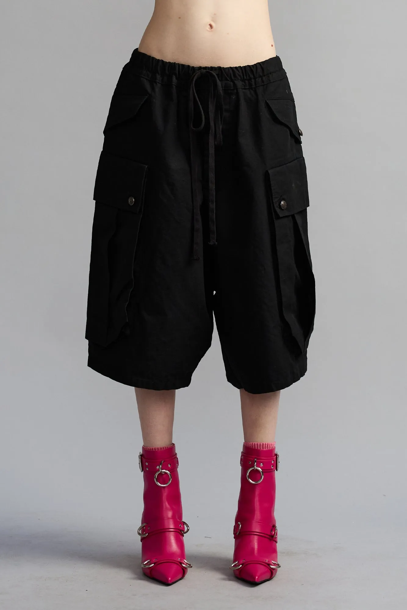 JUMBO SHORT WITH OVERSIZED CARGO POCKET - BLACK sold by R13 product image thumbnail 2