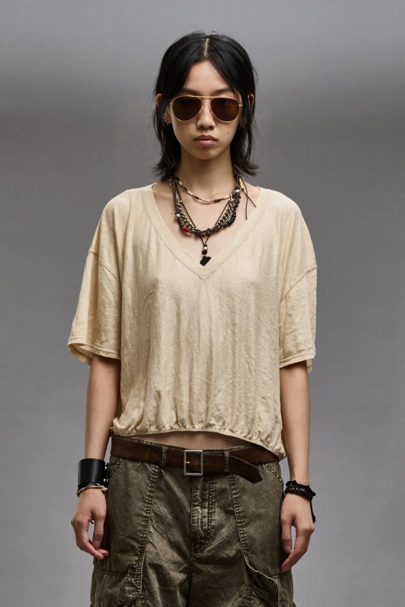 GATHERED HEM V-NECK TEE - KHAKI sold by R13 product image thumbnail 3