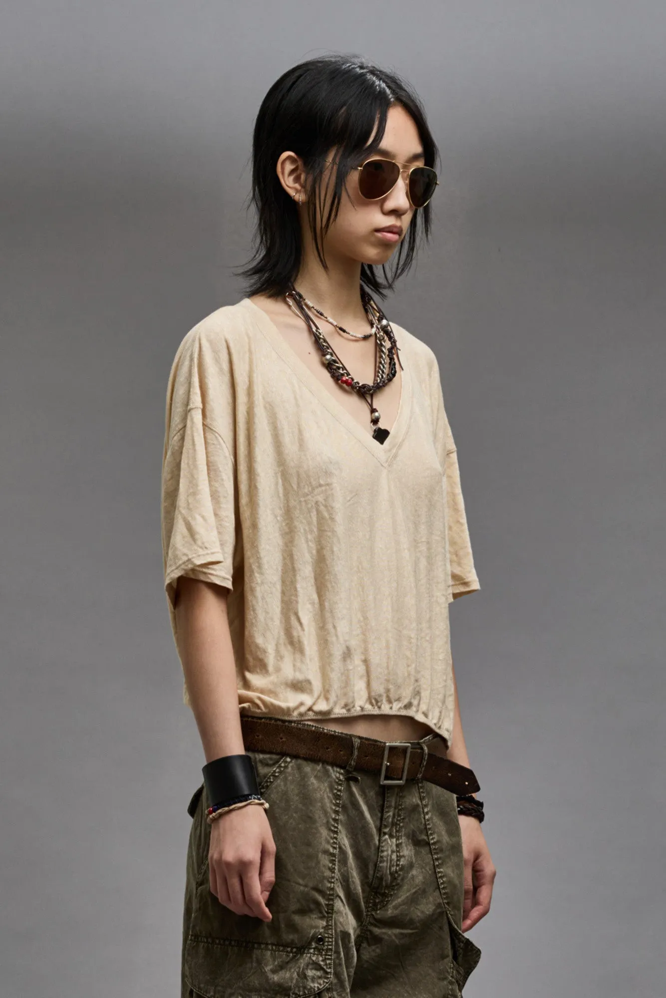 GATHERED HEM V-NECK TEE - KHAKI sold by R13 product image thumbnail 4