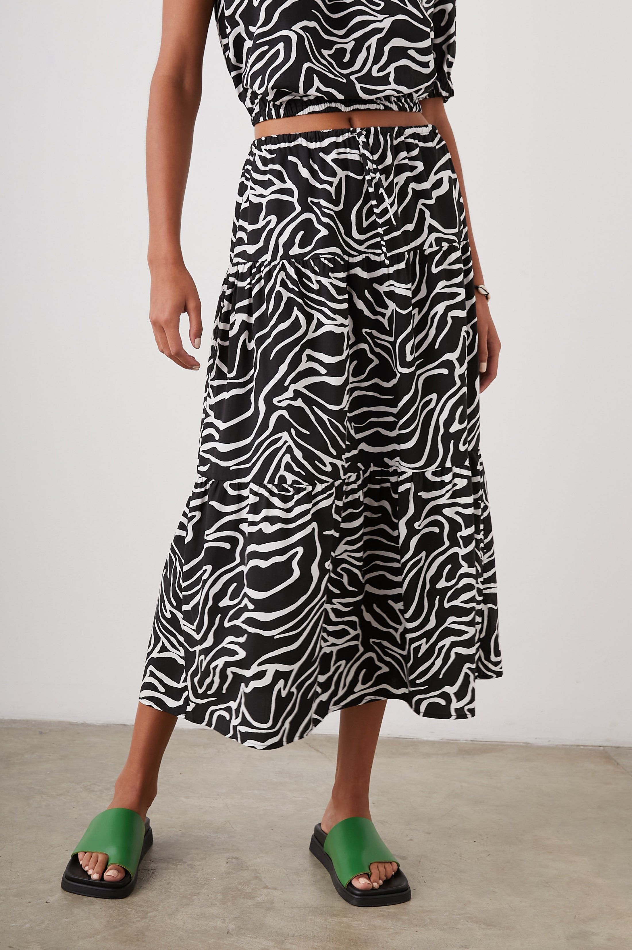 MARY SKIRT - CONTOUR LINES sold by Rails