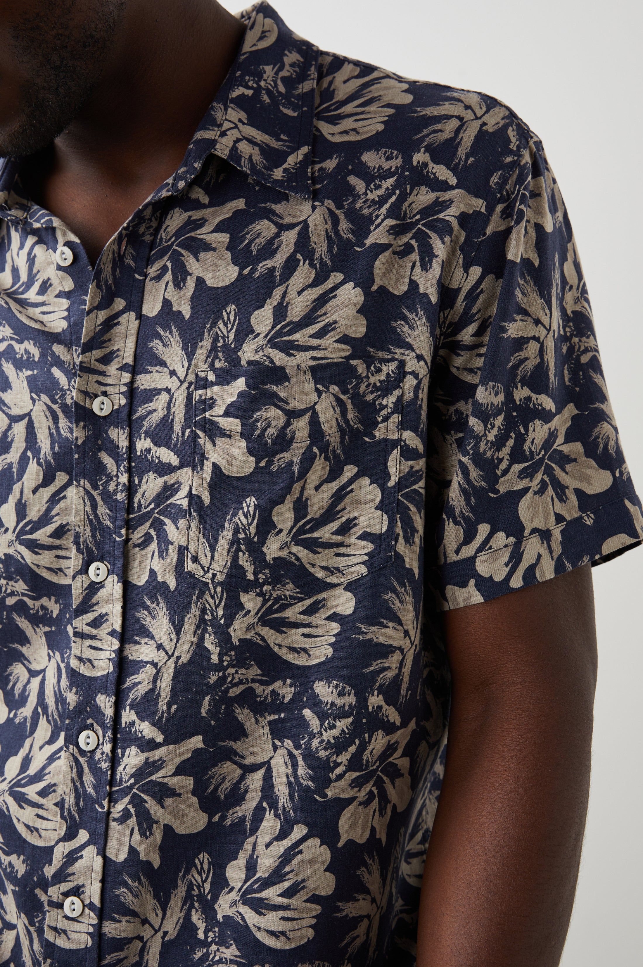 CARSON SHIRT - FLORAL EXPRESSION NAVY BROWN sold by Rails product image thumbnail 2