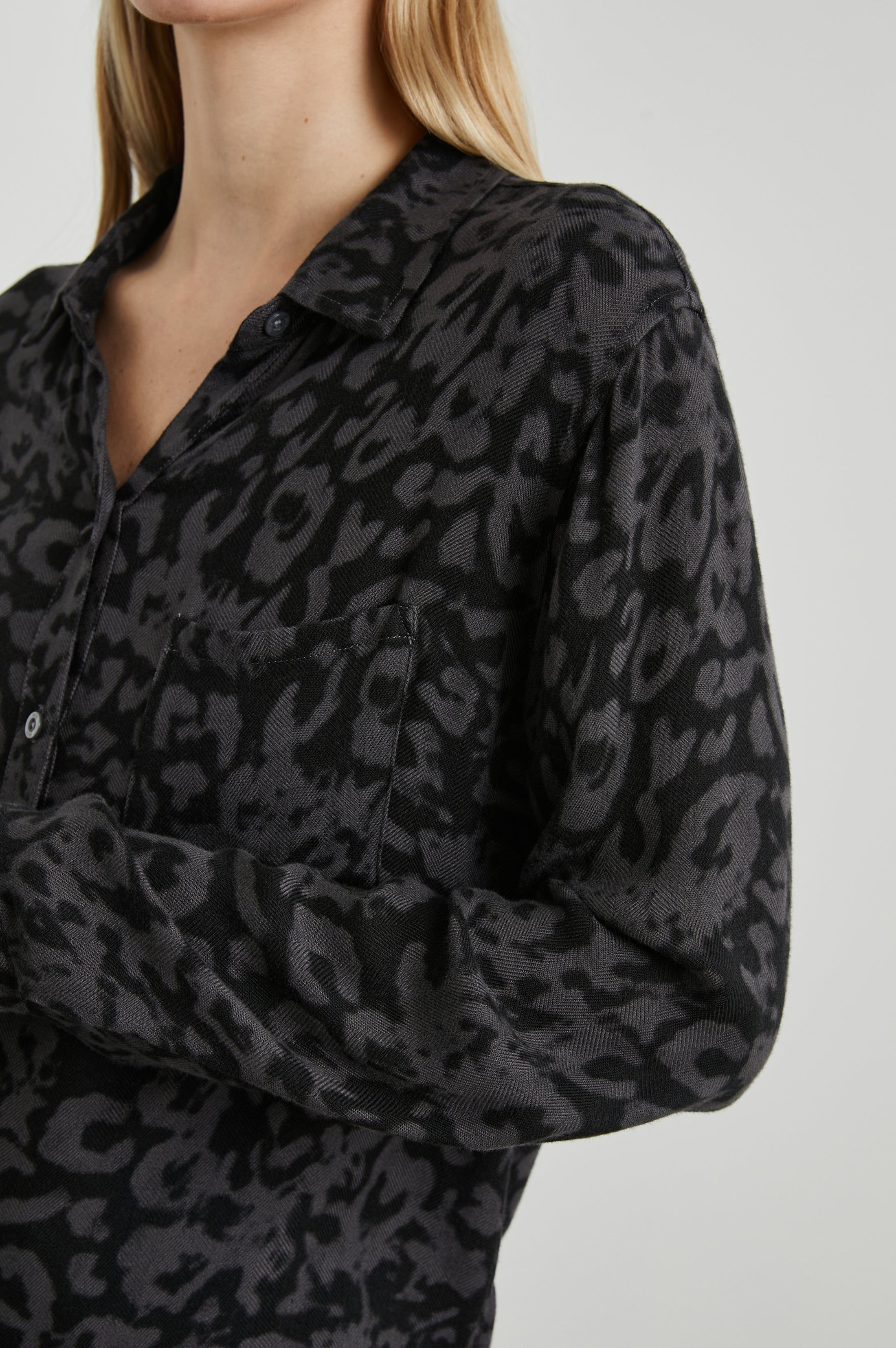 HUNTER SHIRT - DIFFUSED CHARCOAL
CHEETAH sold by Rails product image thumbnail 2