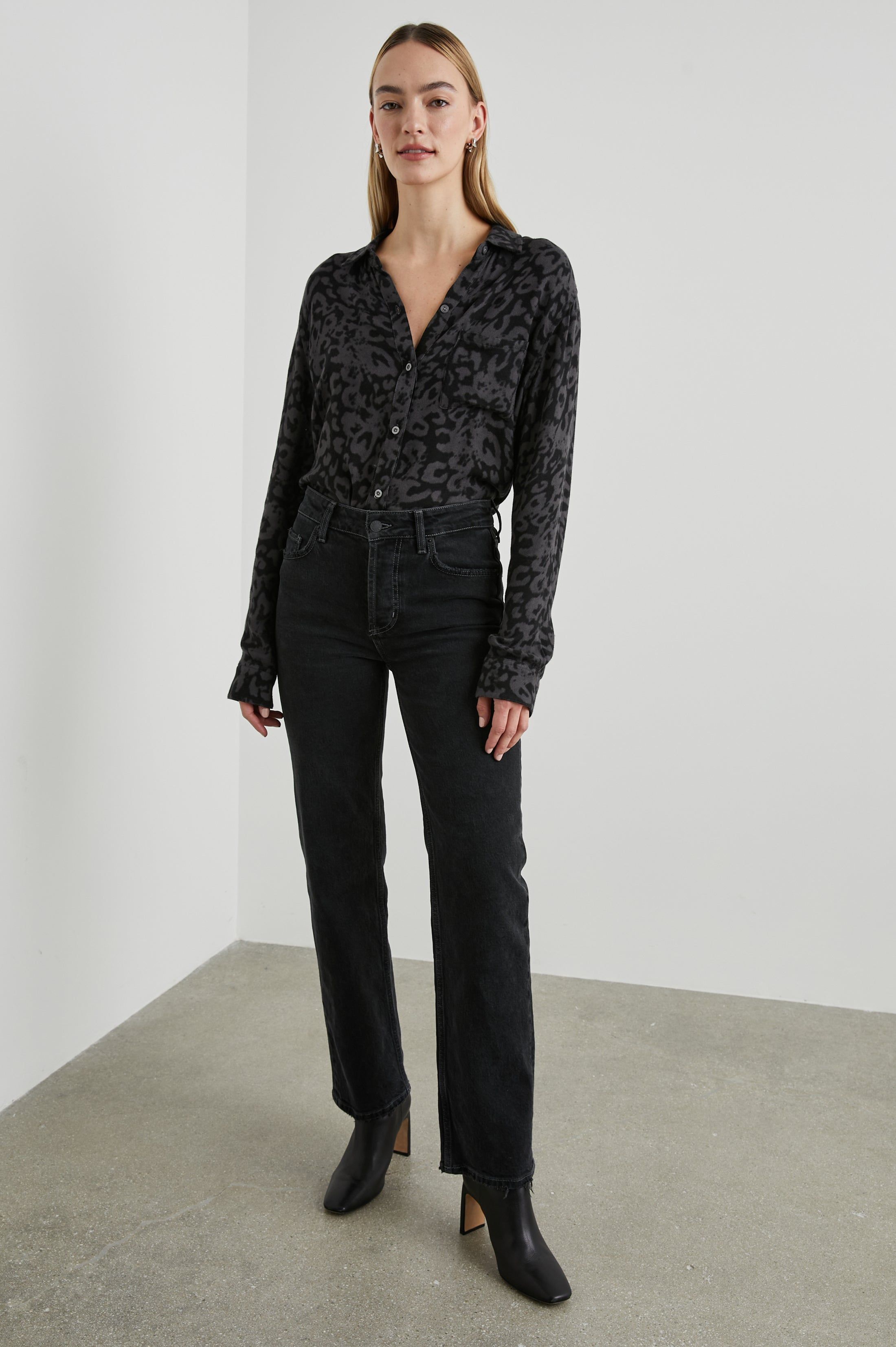 HUNTER SHIRT - DIFFUSED CHARCOAL
CHEETAH sold by Rails product image thumbnail 3