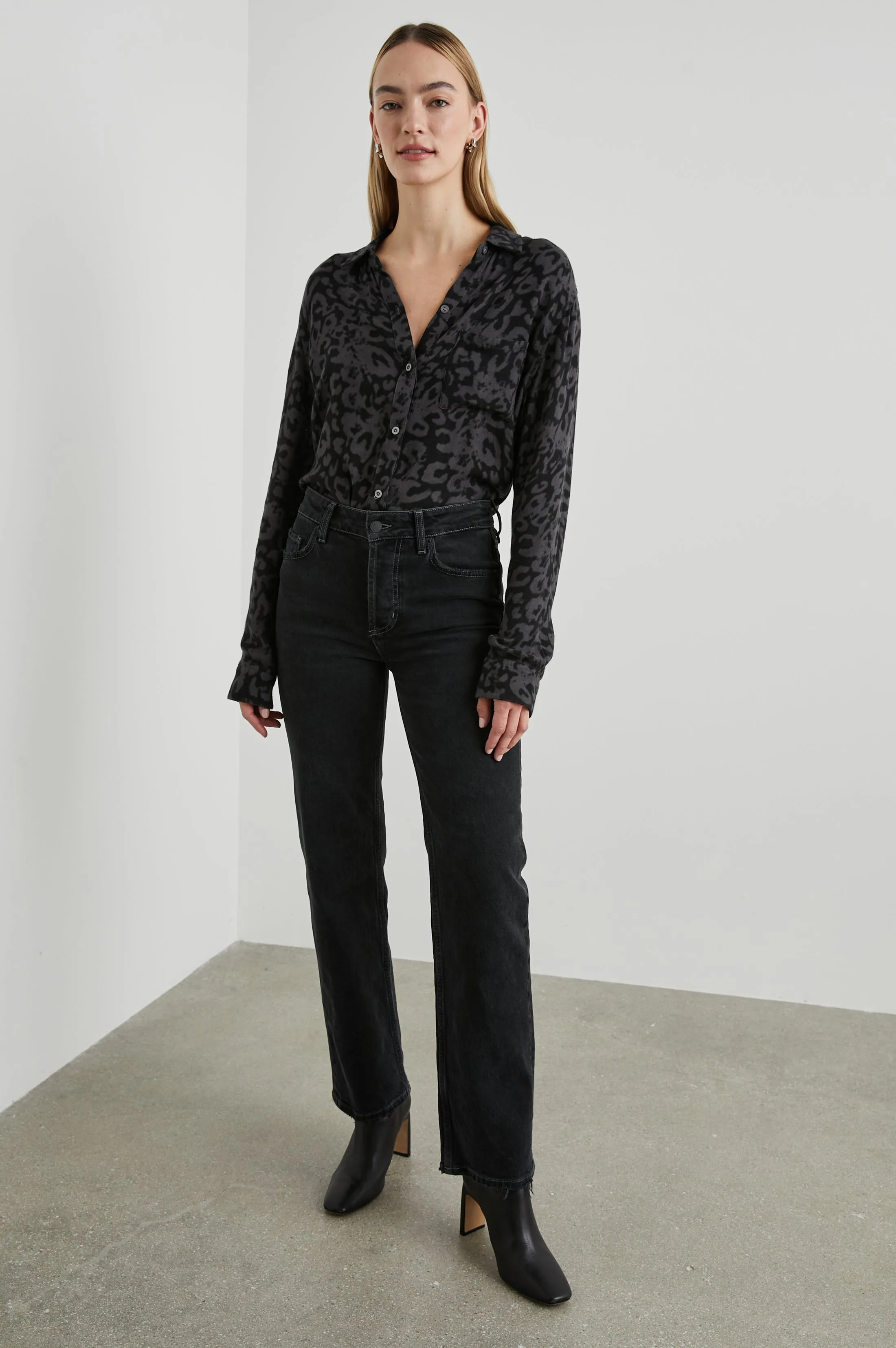 HUNTER SHIRT - DIFFUSED CHARCOAL
CHEETAH sold by Rails product image thumbnail 3