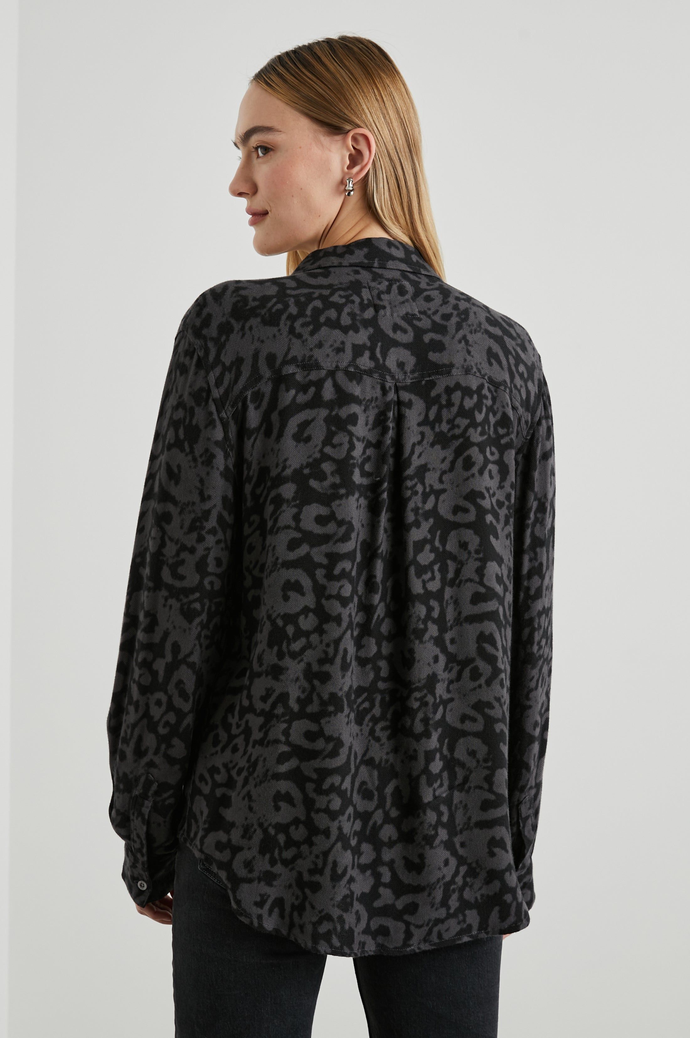 HUNTER SHIRT - DIFFUSED CHARCOAL
CHEETAH sold by Rails product image thumbnail 5