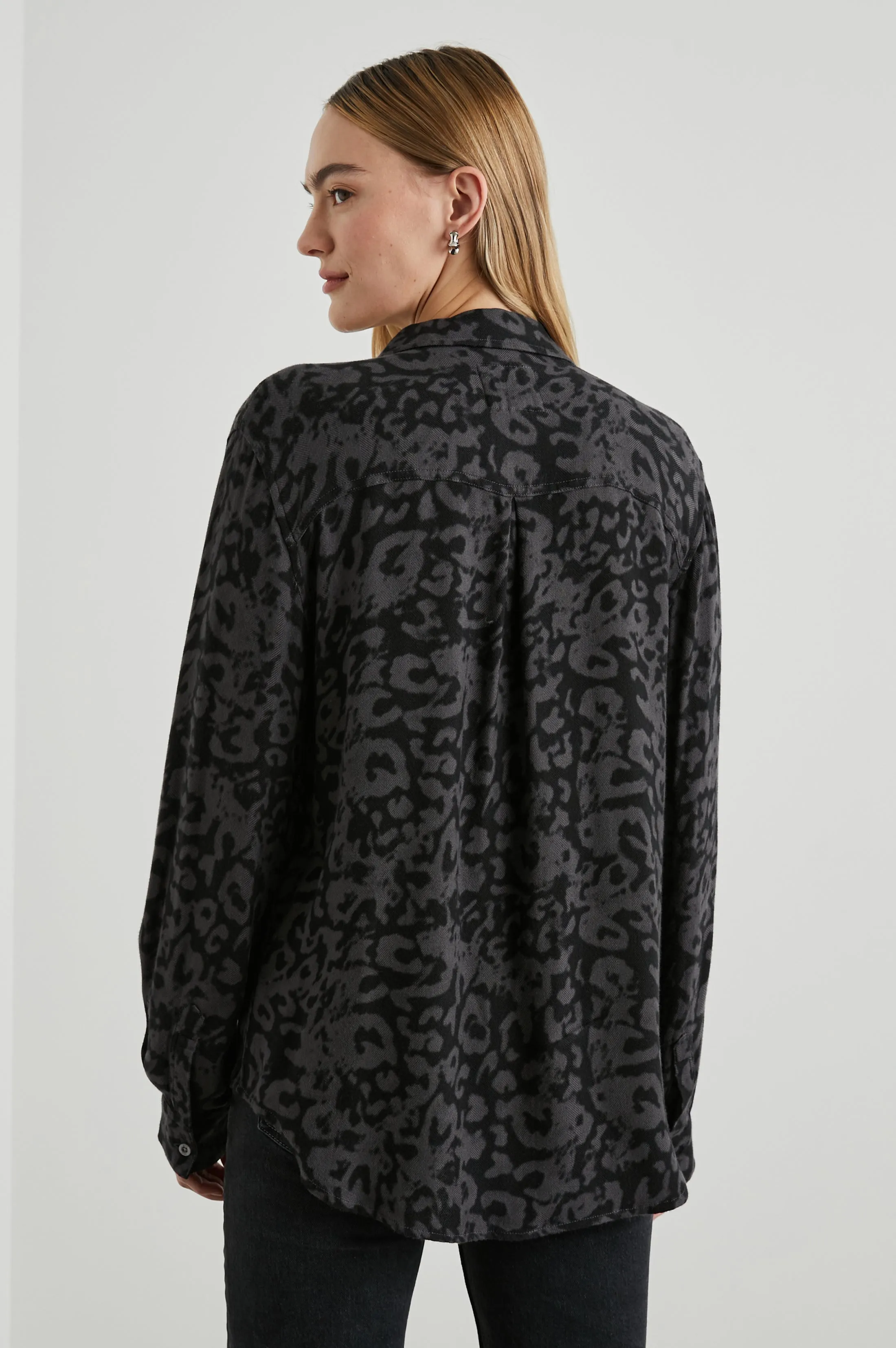 HUNTER SHIRT - DIFFUSED CHARCOAL
CHEETAH sold by Rails product image thumbnail 5