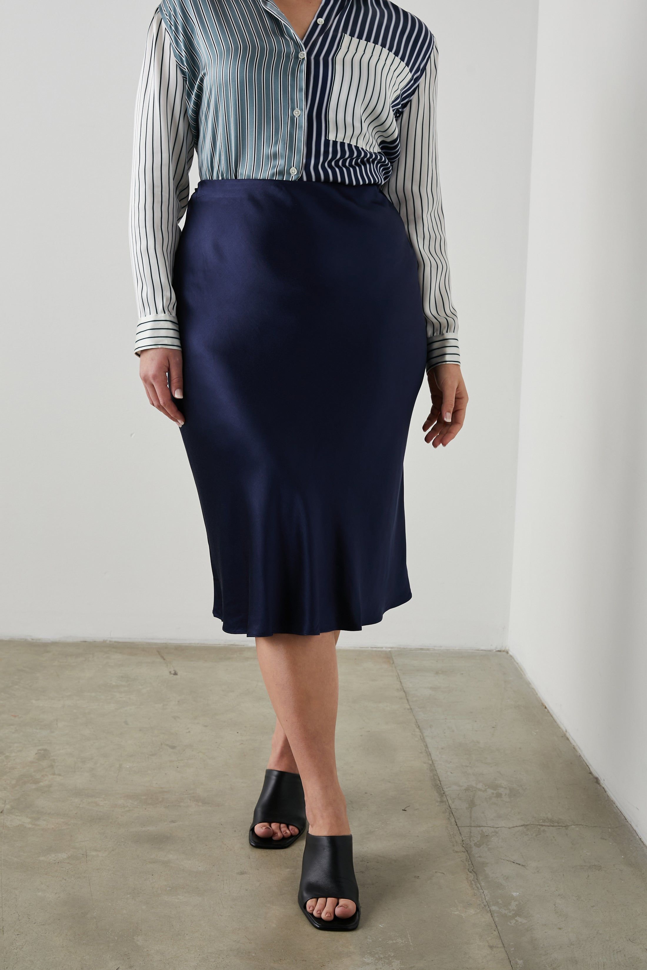 ANYA SKIRT - NAVY sold by Rails product image thumbnail 5