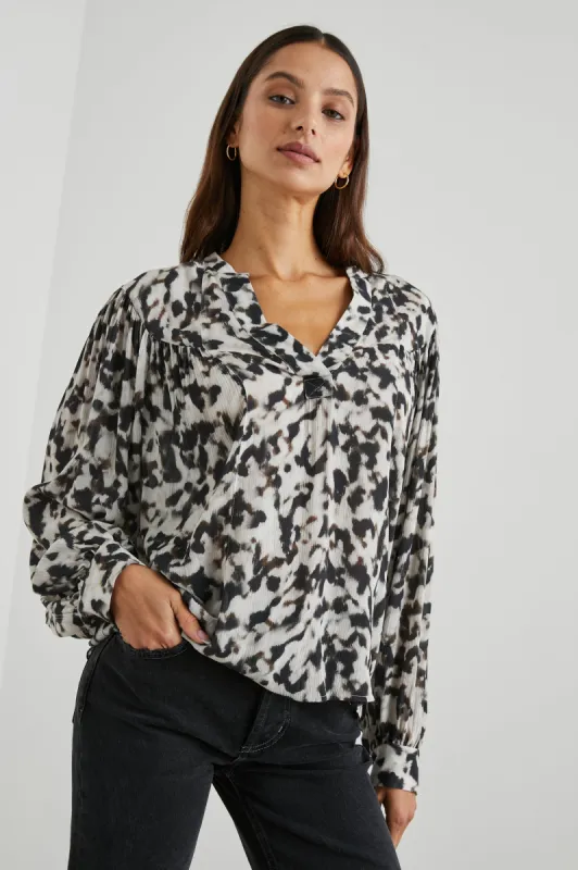FABLE TOP - BLURRED CHEETAH sold by Rails