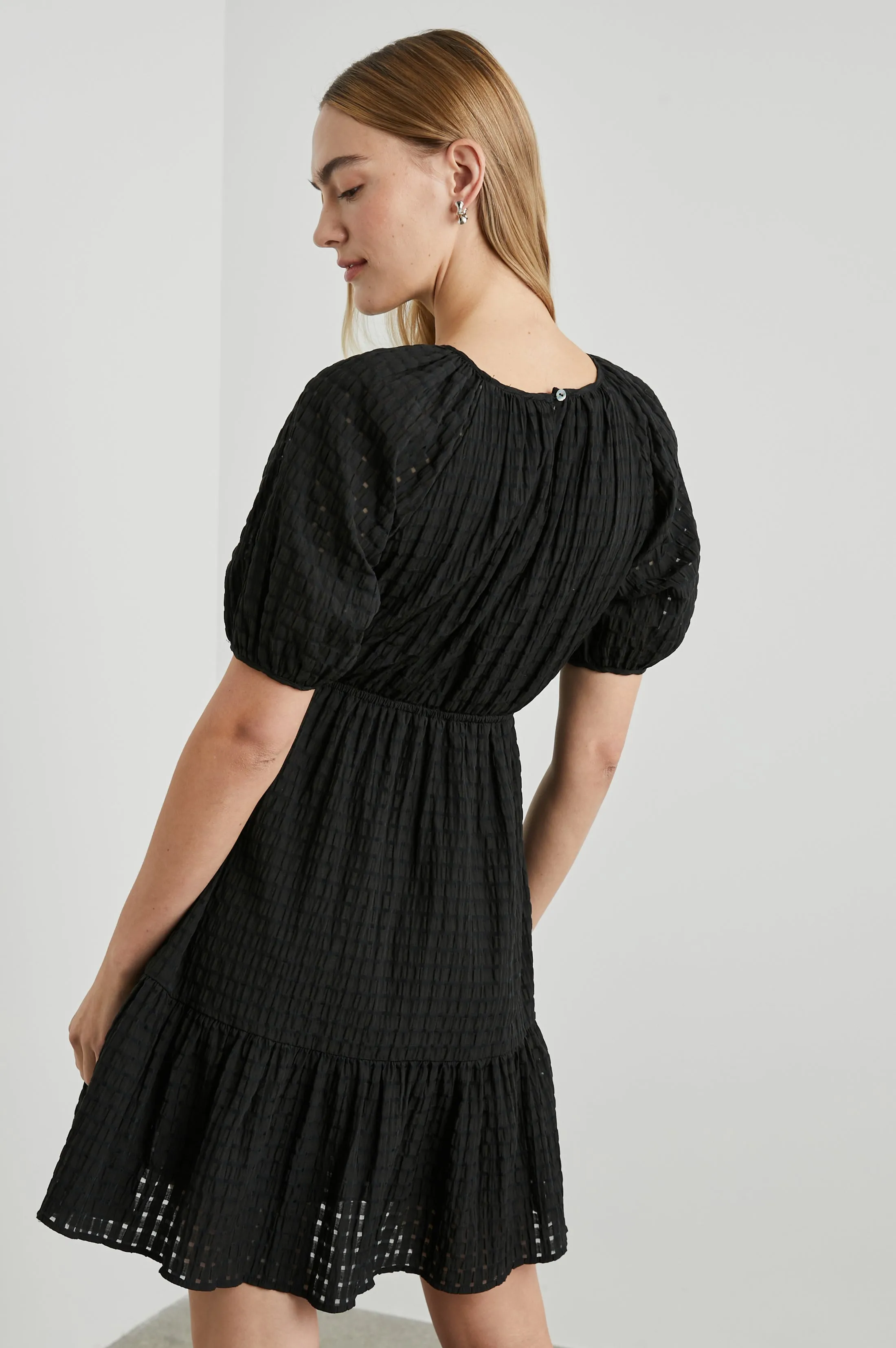 KHLOE DRESS - BLACK SEERSUCKER sold by Rails product image thumbnail 4