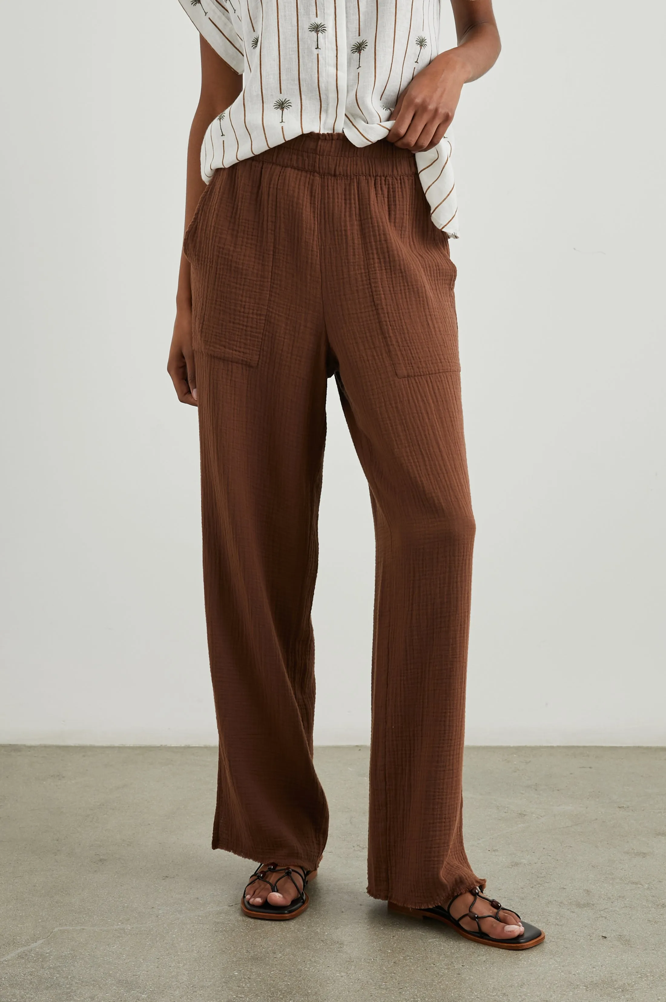 LEON PANT - CACAO sold by Rails