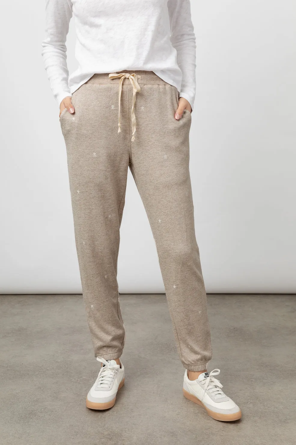 KINGSTON SWEATPANT - HEATHER BROWN EMBROIDERED STARS sold by Rails