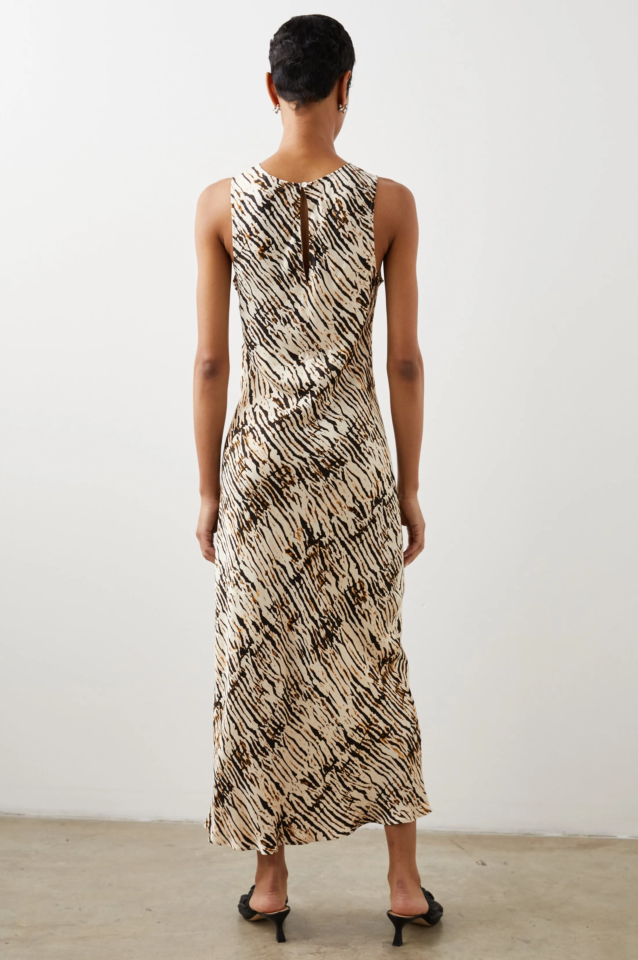 GABRIELLA DRESS - NEUTRAL IKAT sold by Rails product image thumbnail 5