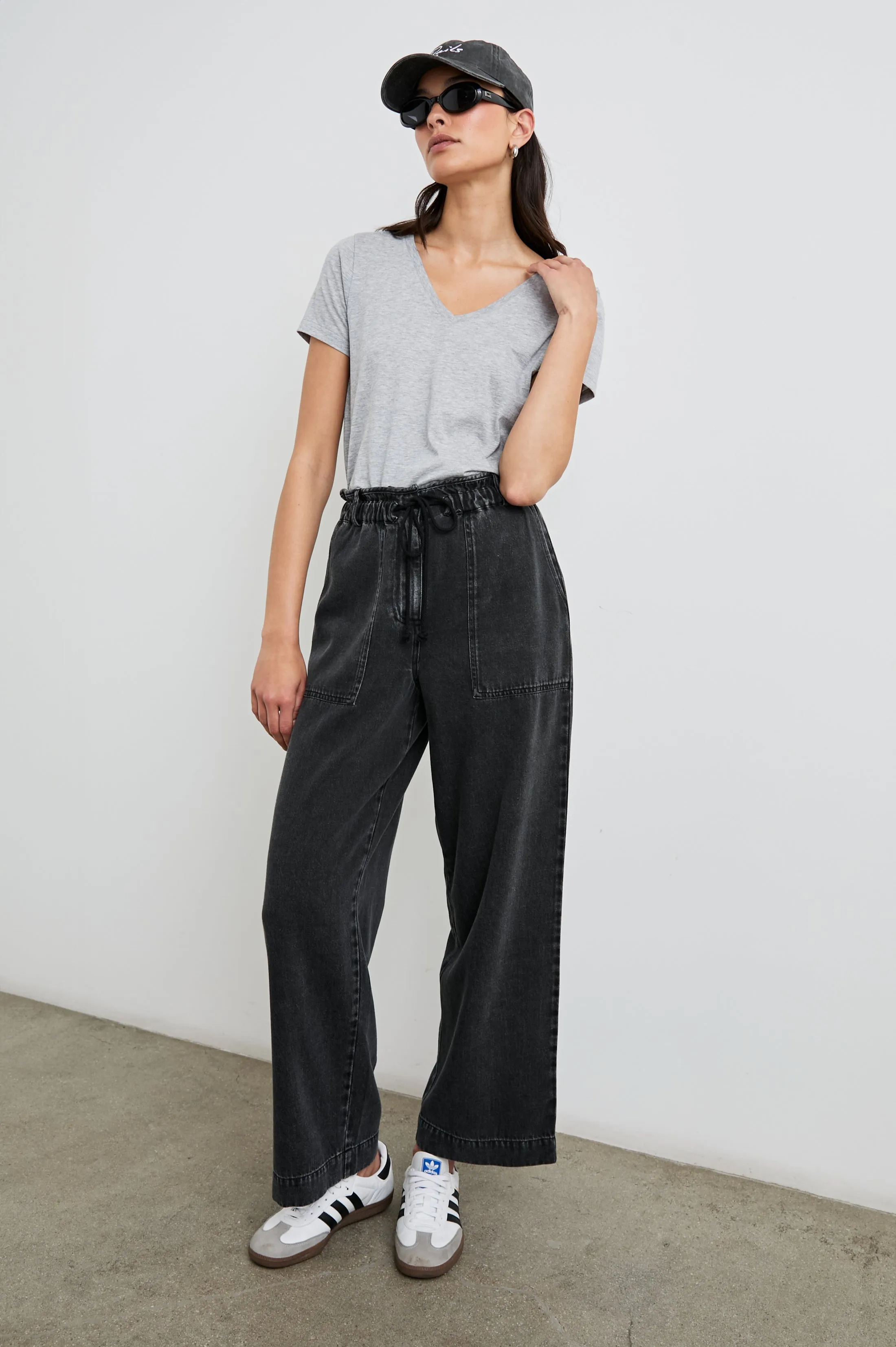 CLASSIC V NECK T-SHIRT - HEATHER GREY sold by Rails product image thumbnail 5