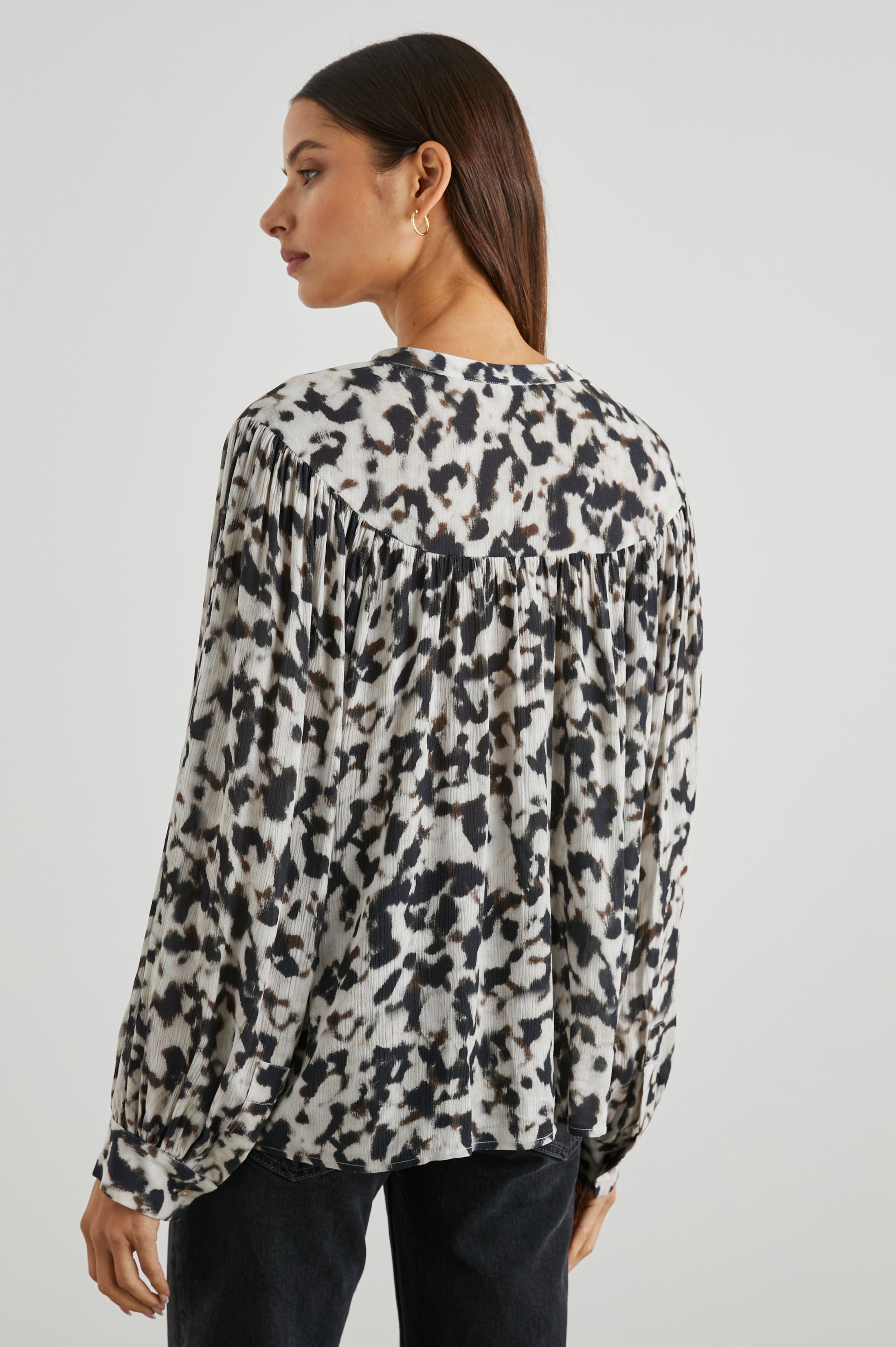 FABLE TOP - BLURRED CHEETAH sold by Rails product image thumbnail 5
