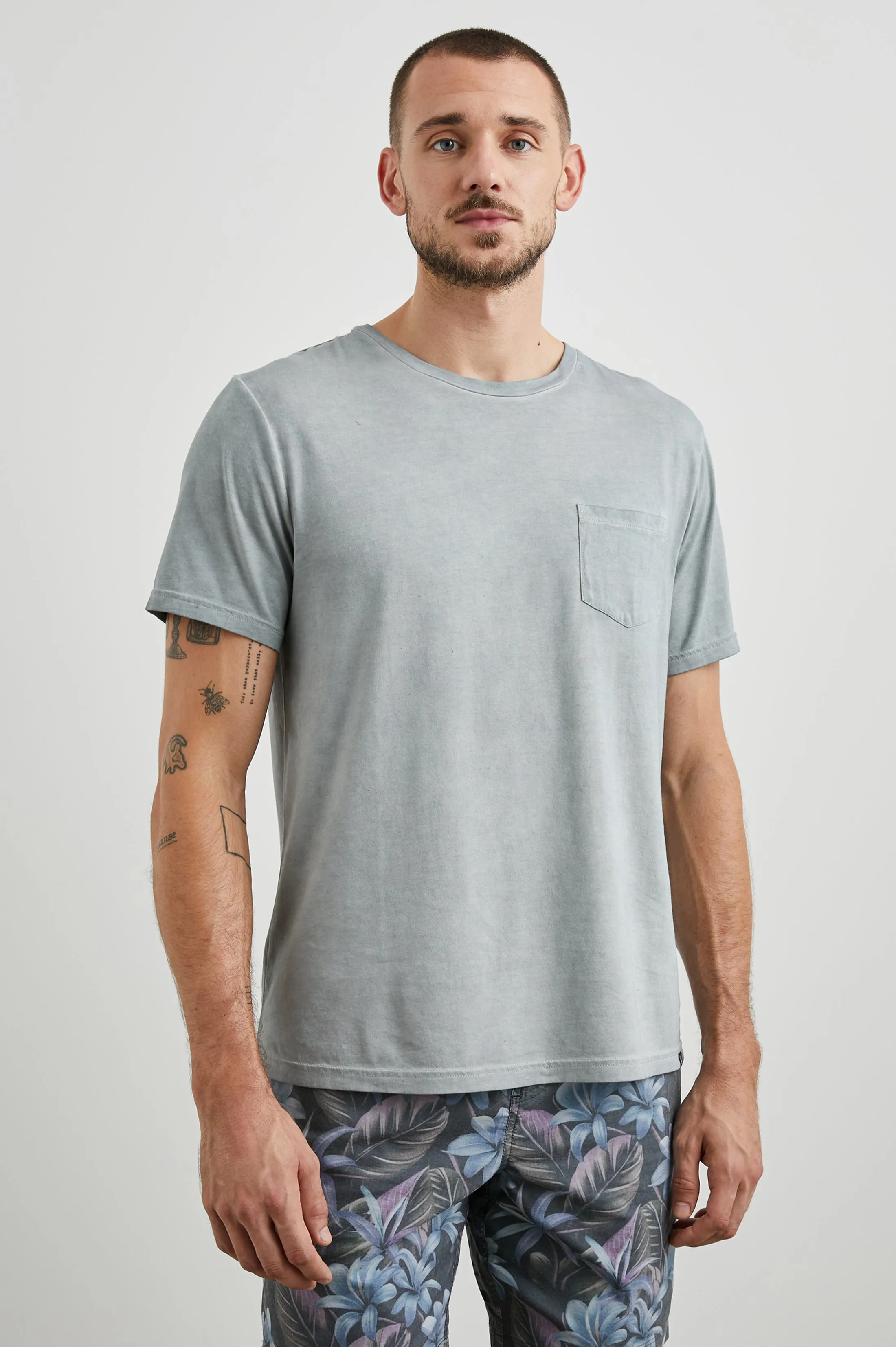 JOHNNY T-SHIRT - STATUE sold by Rails