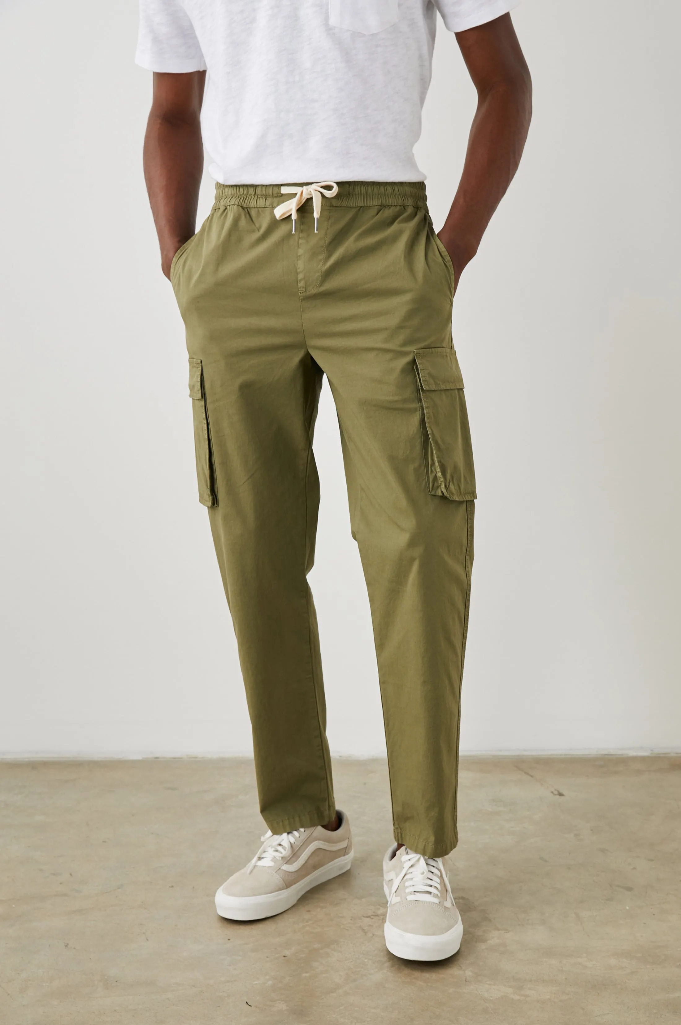 EMMERSON PANT - OLIVE sold by Rails