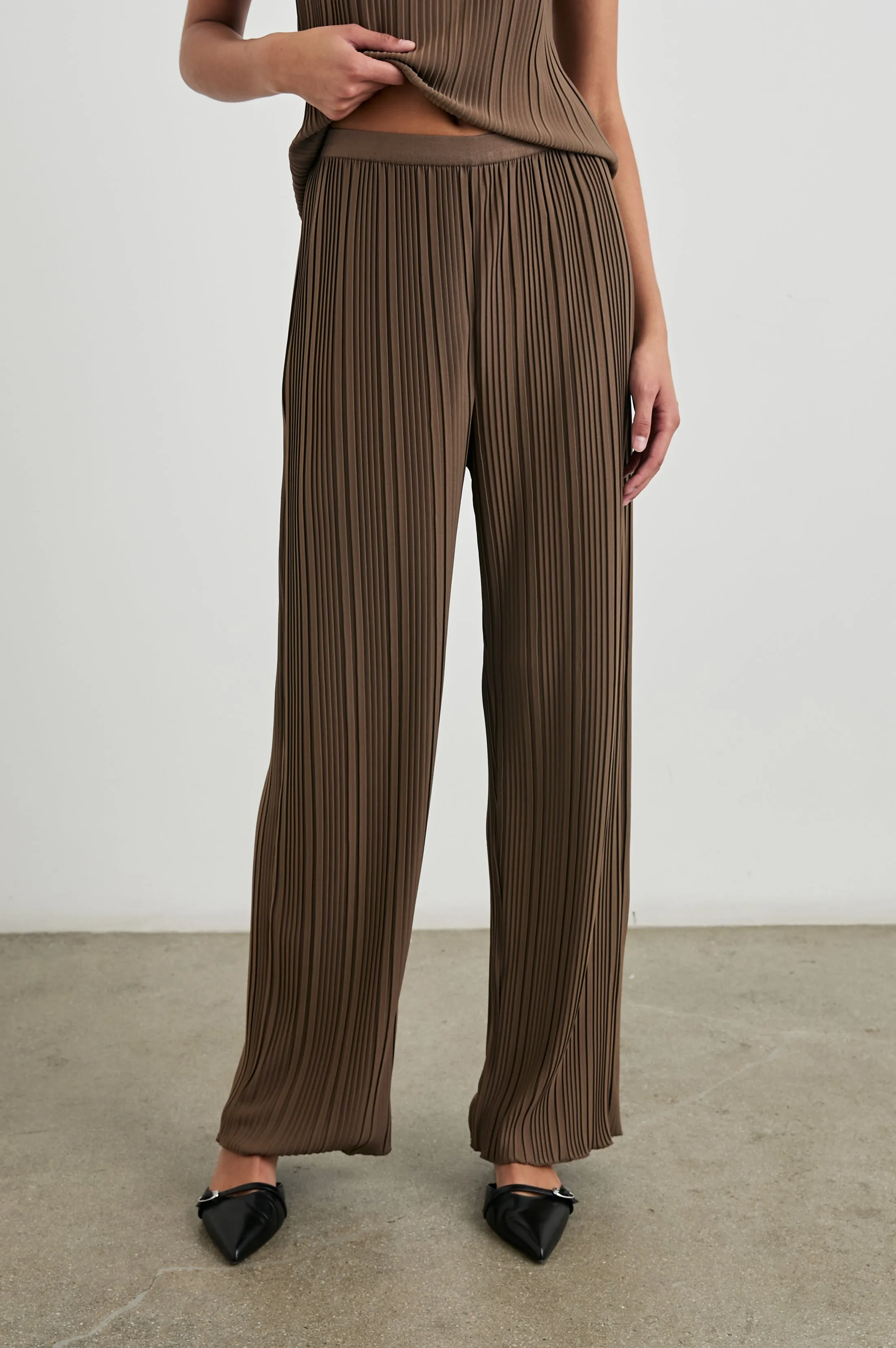 LIANA PANT - MOREL sold by Rails