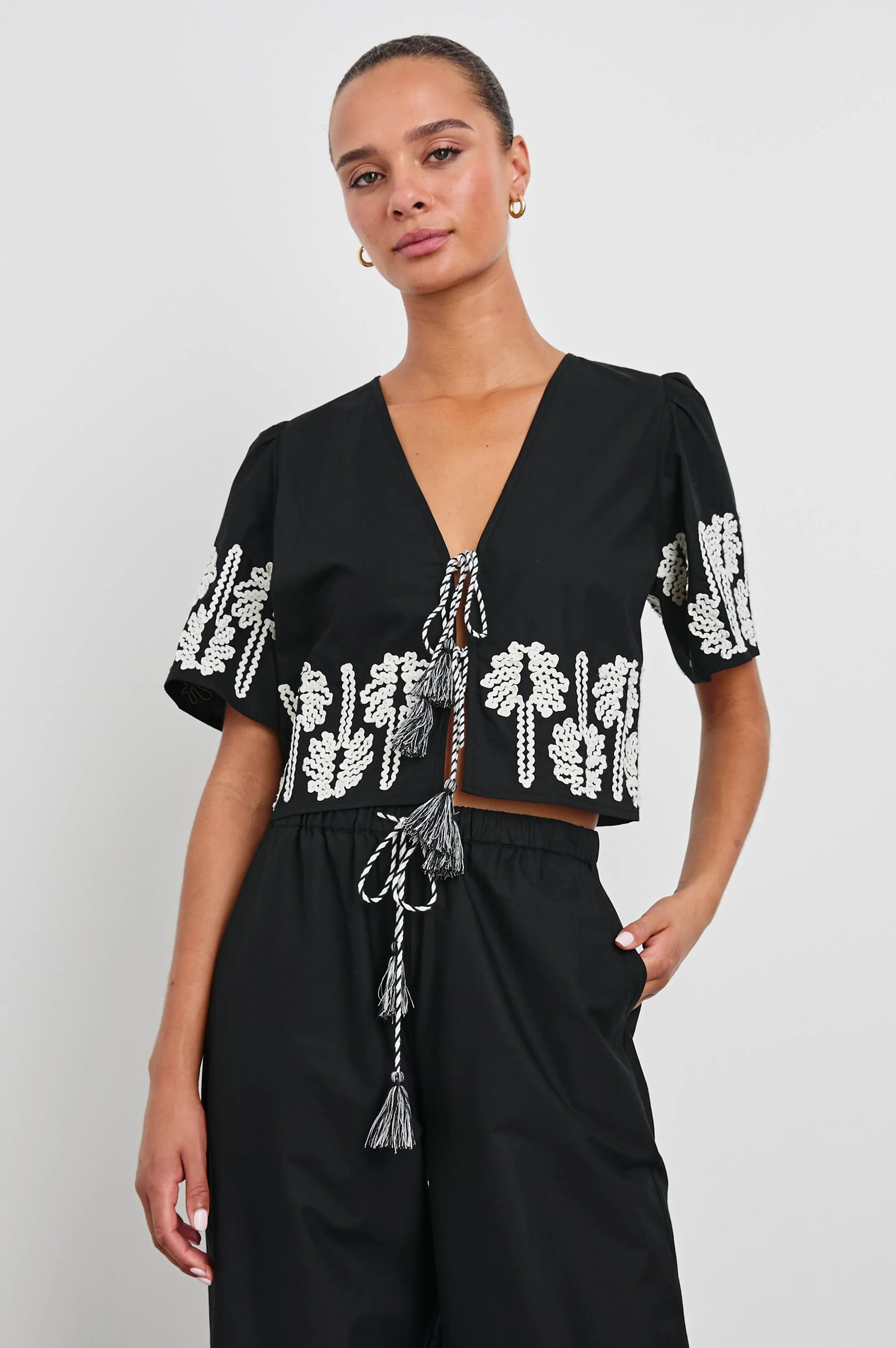 PARI TOP - BLACK IVORY PALM TREES sold by Rails