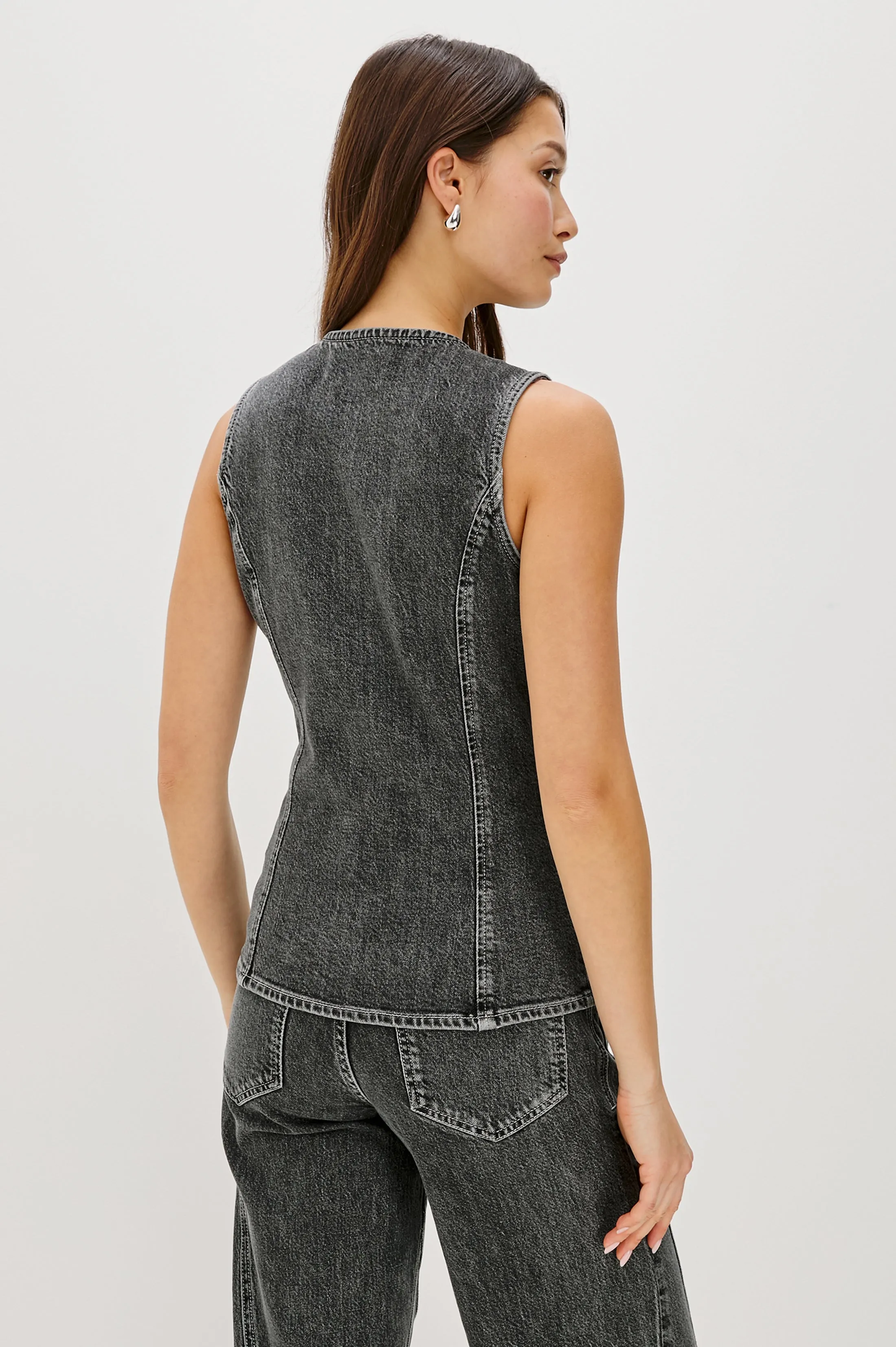 PORTOLA VEST - WASHED CHARCOAL sold by Rails product image thumbnail 5