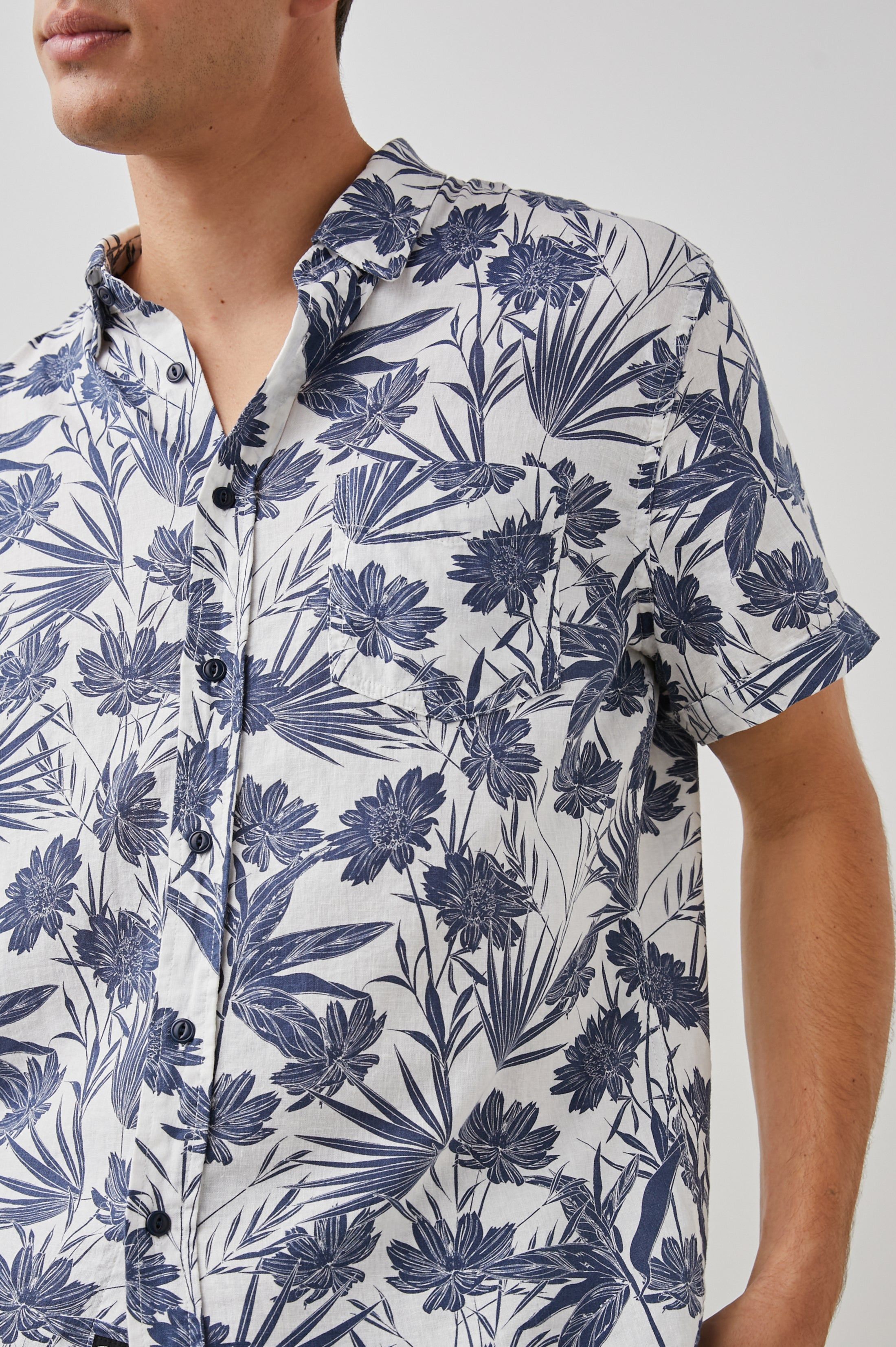 CARSON SHIRT - JUNGLE FOLIAGE ROYAL sold by Rails product image thumbnail 2