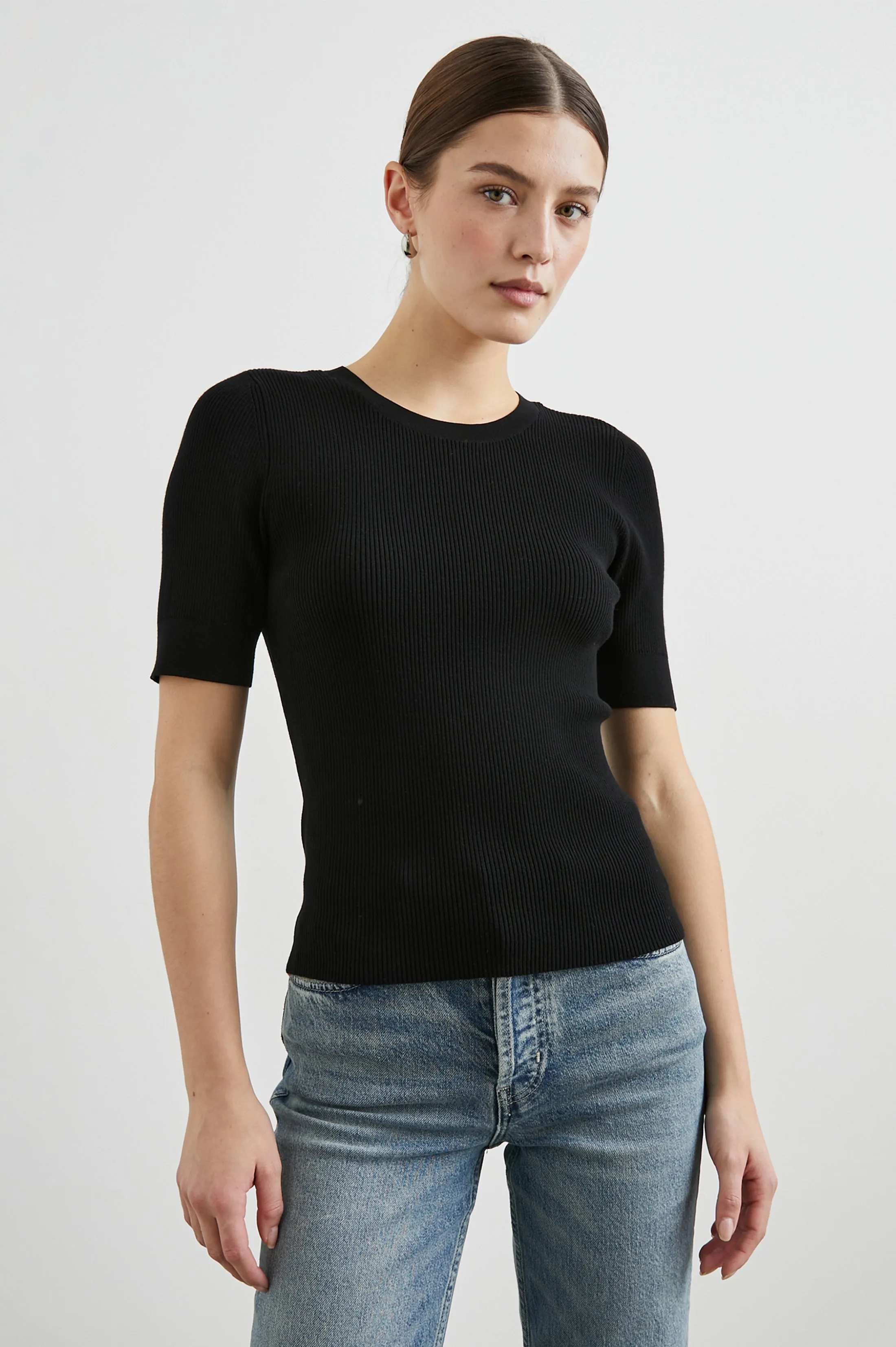 ARI TOP - BLACK sold by Rails