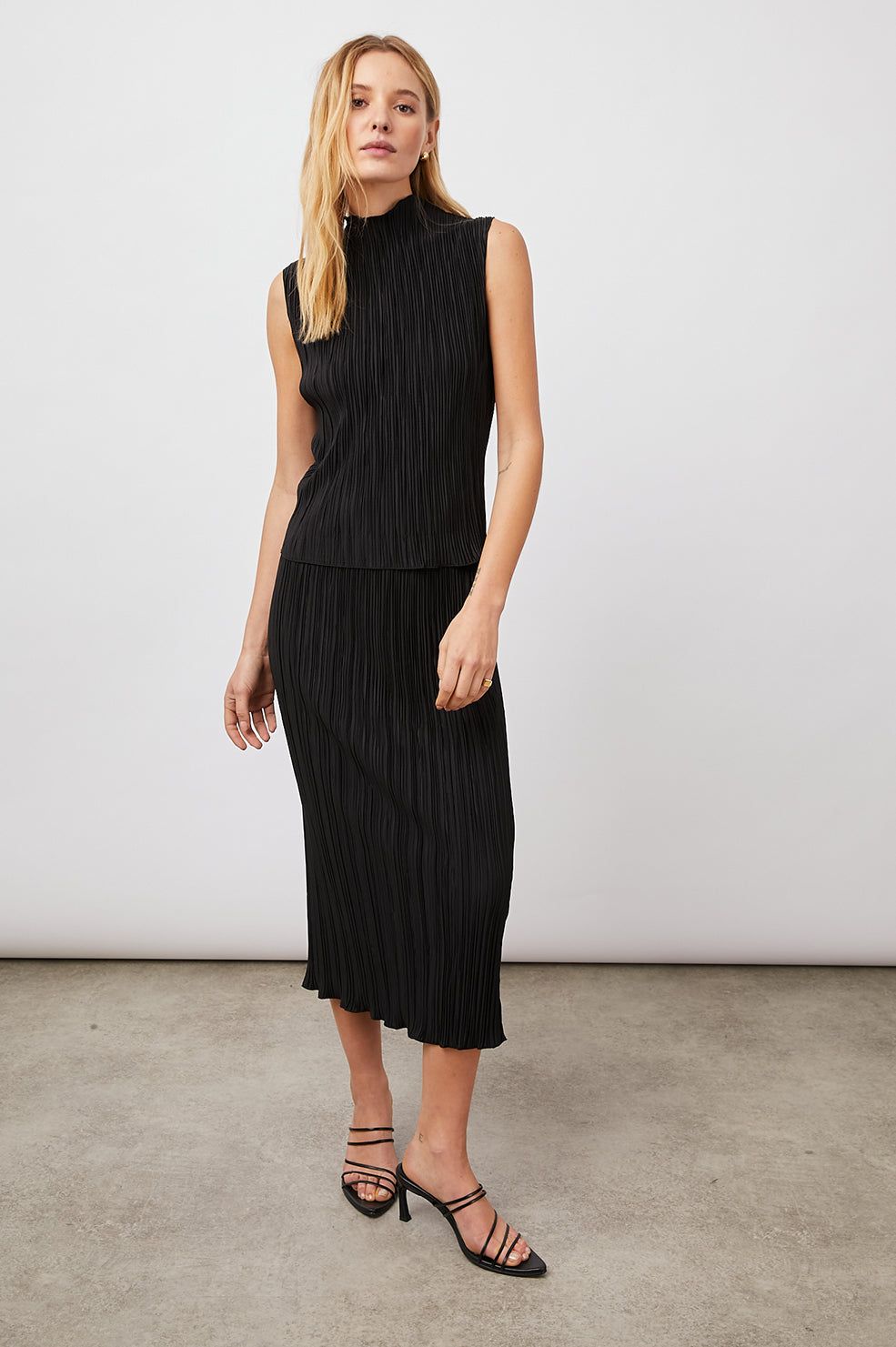 TREA TOP - BLACK sold by Rails